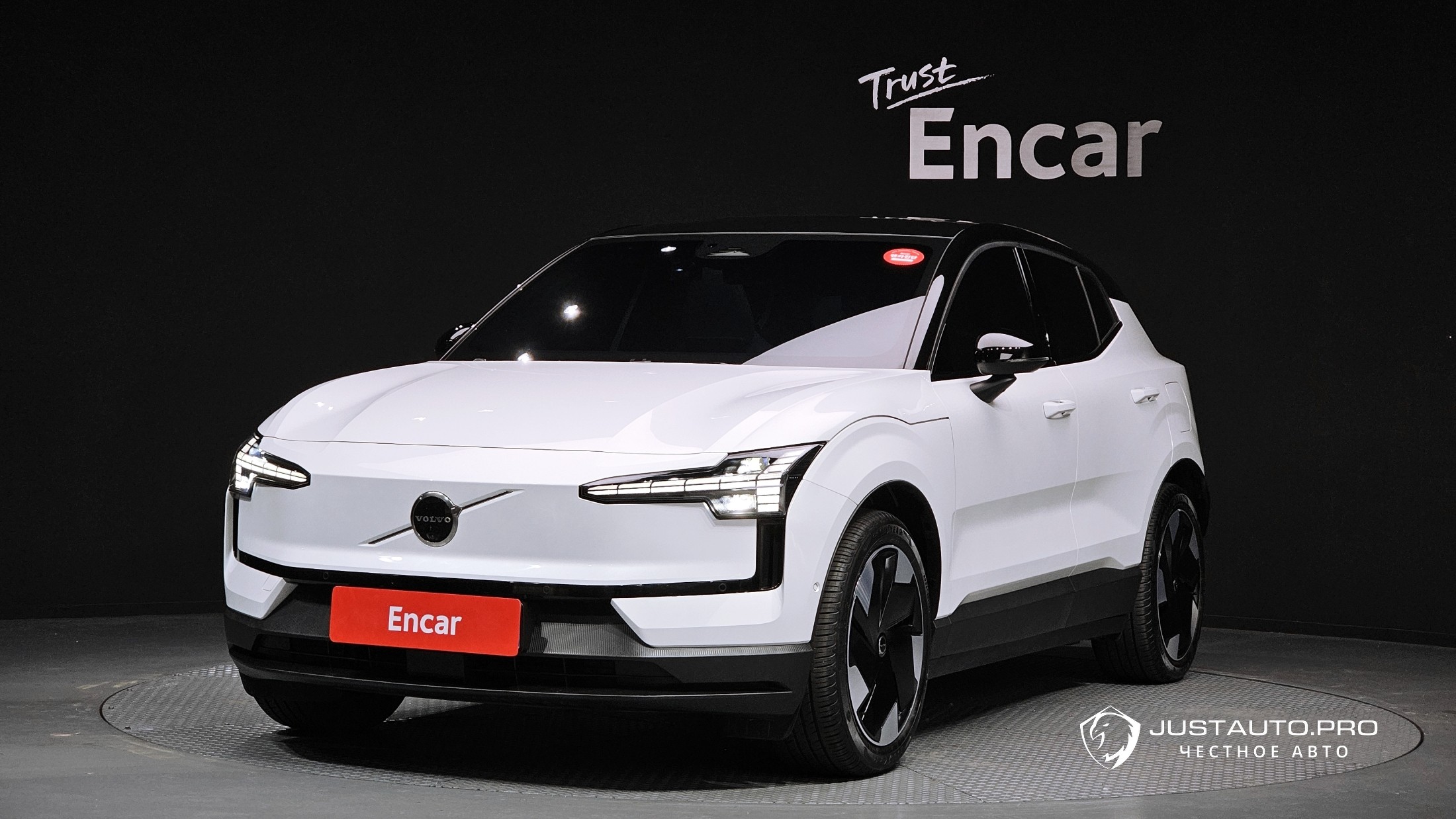 Автомобиль Volvo EX30