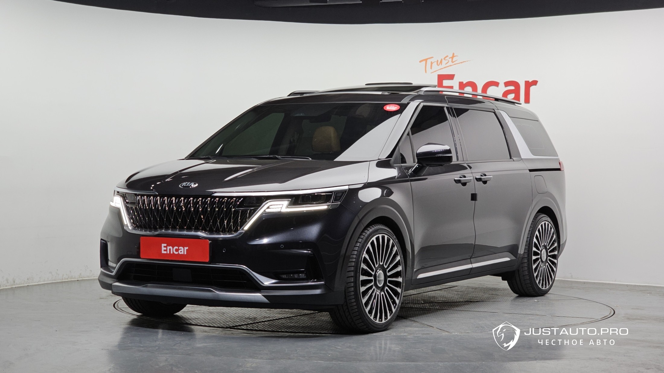 Автомобиль Kia Canival