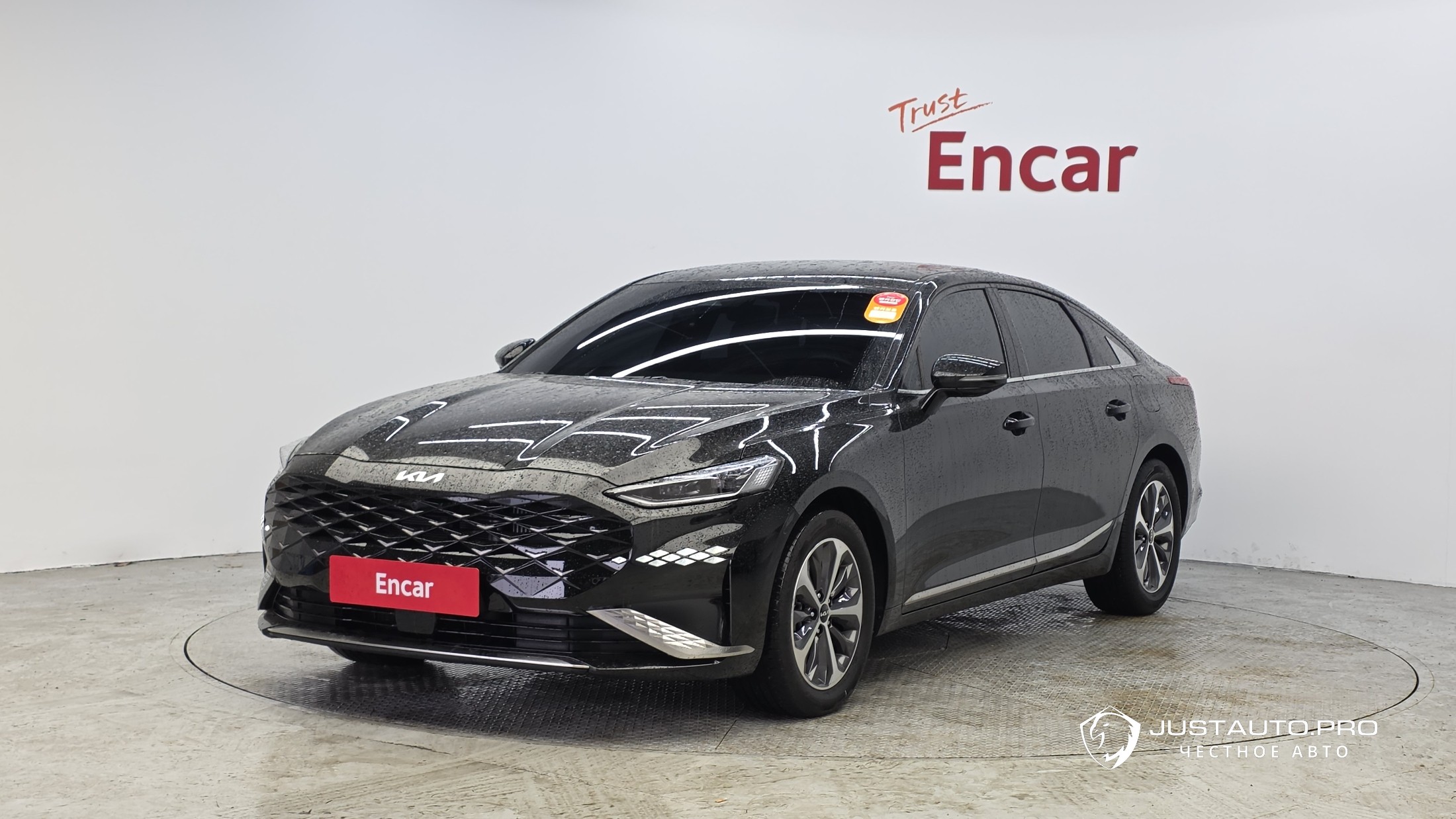 Автомобиль Kia K8