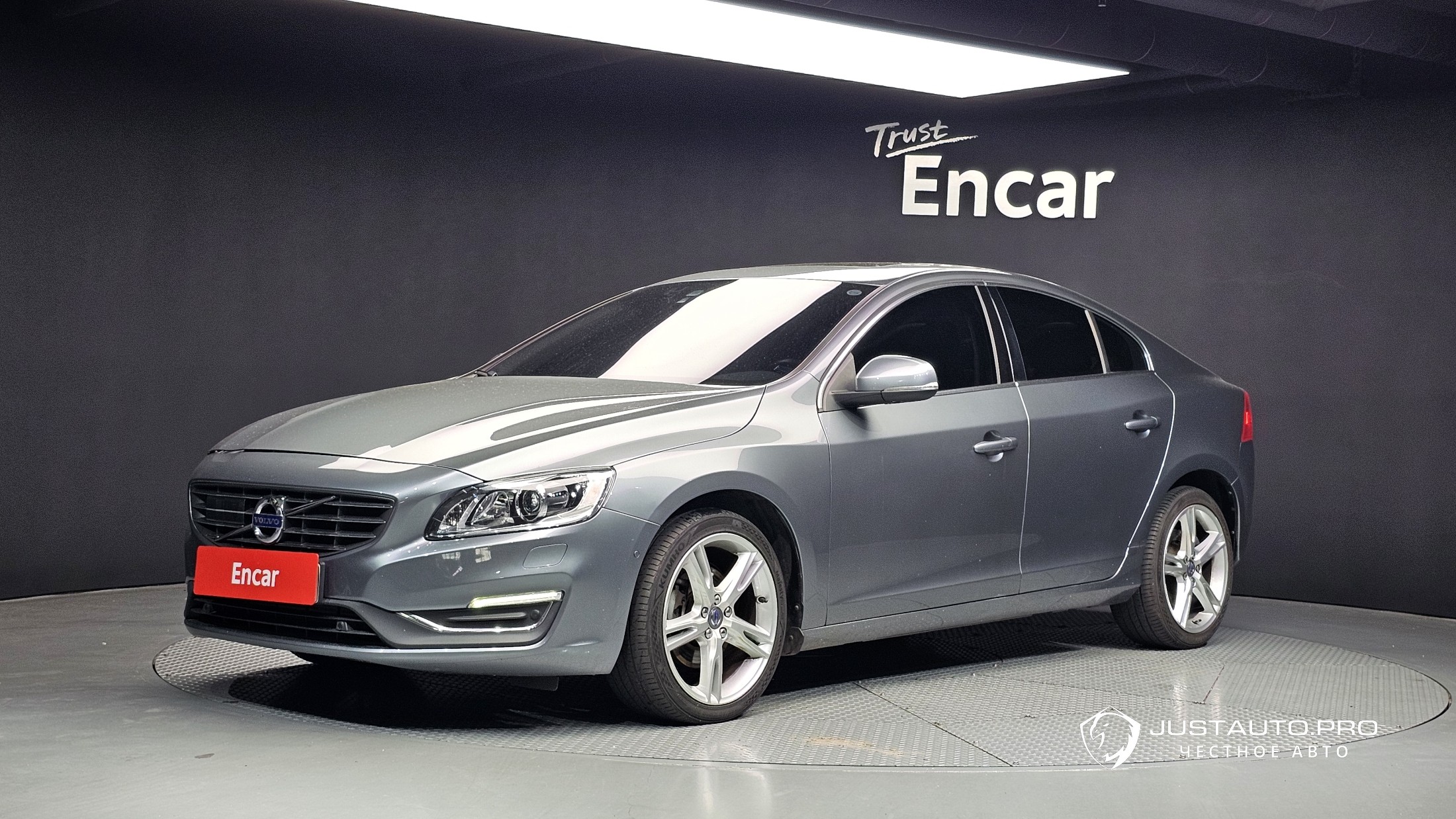 Автомобиль Volvo S60