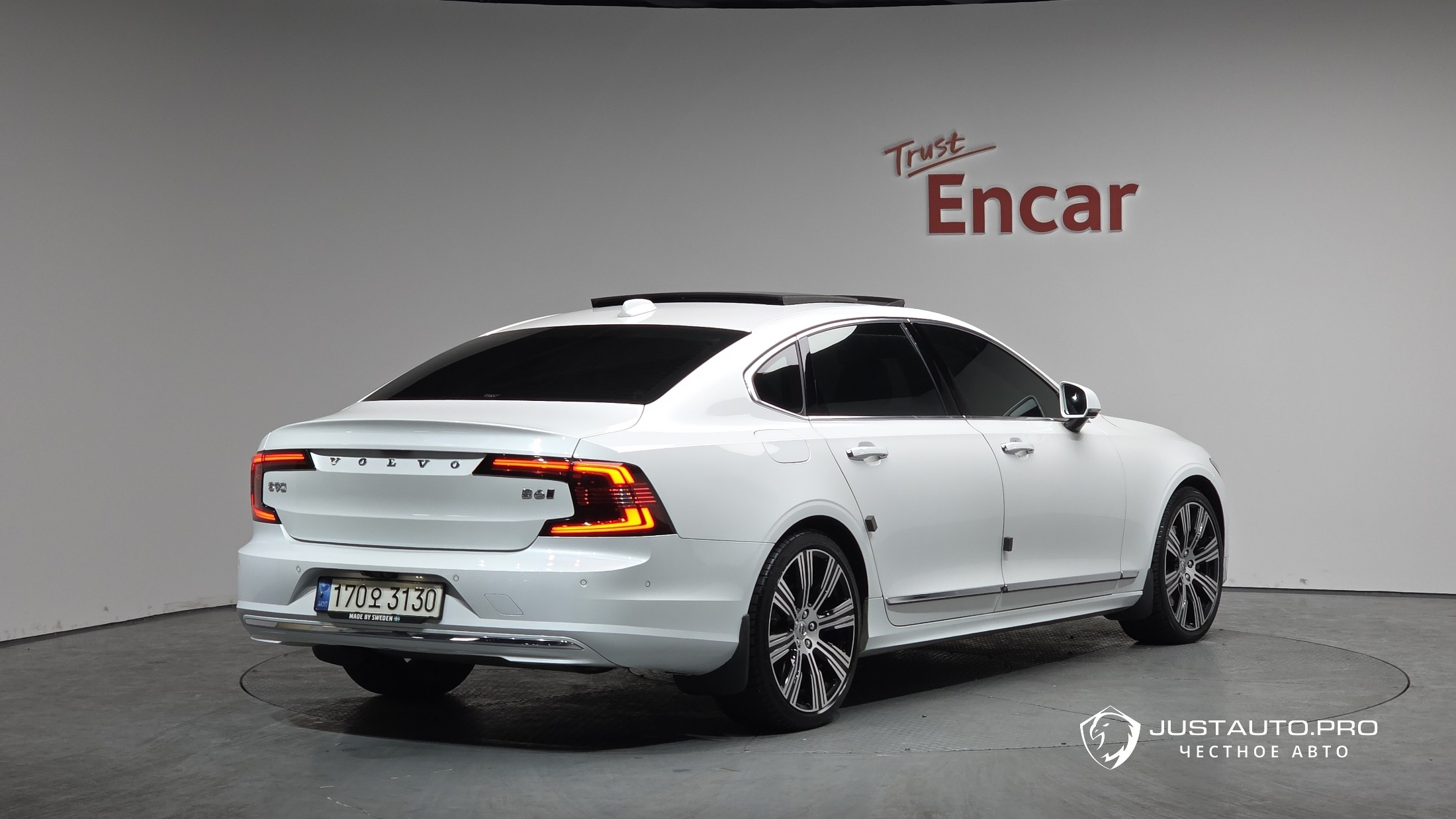 Автомобиль Volvo S90