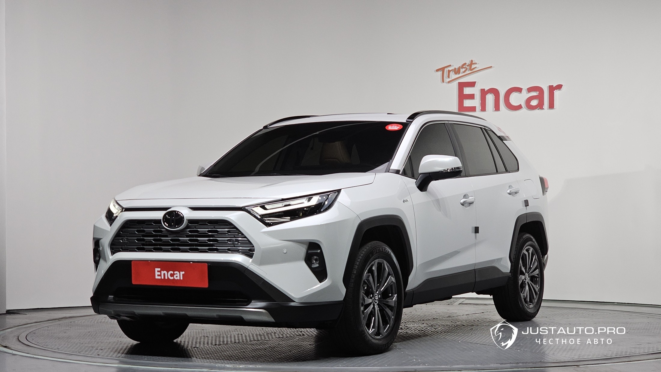 Автомобиль Toyota RAV4