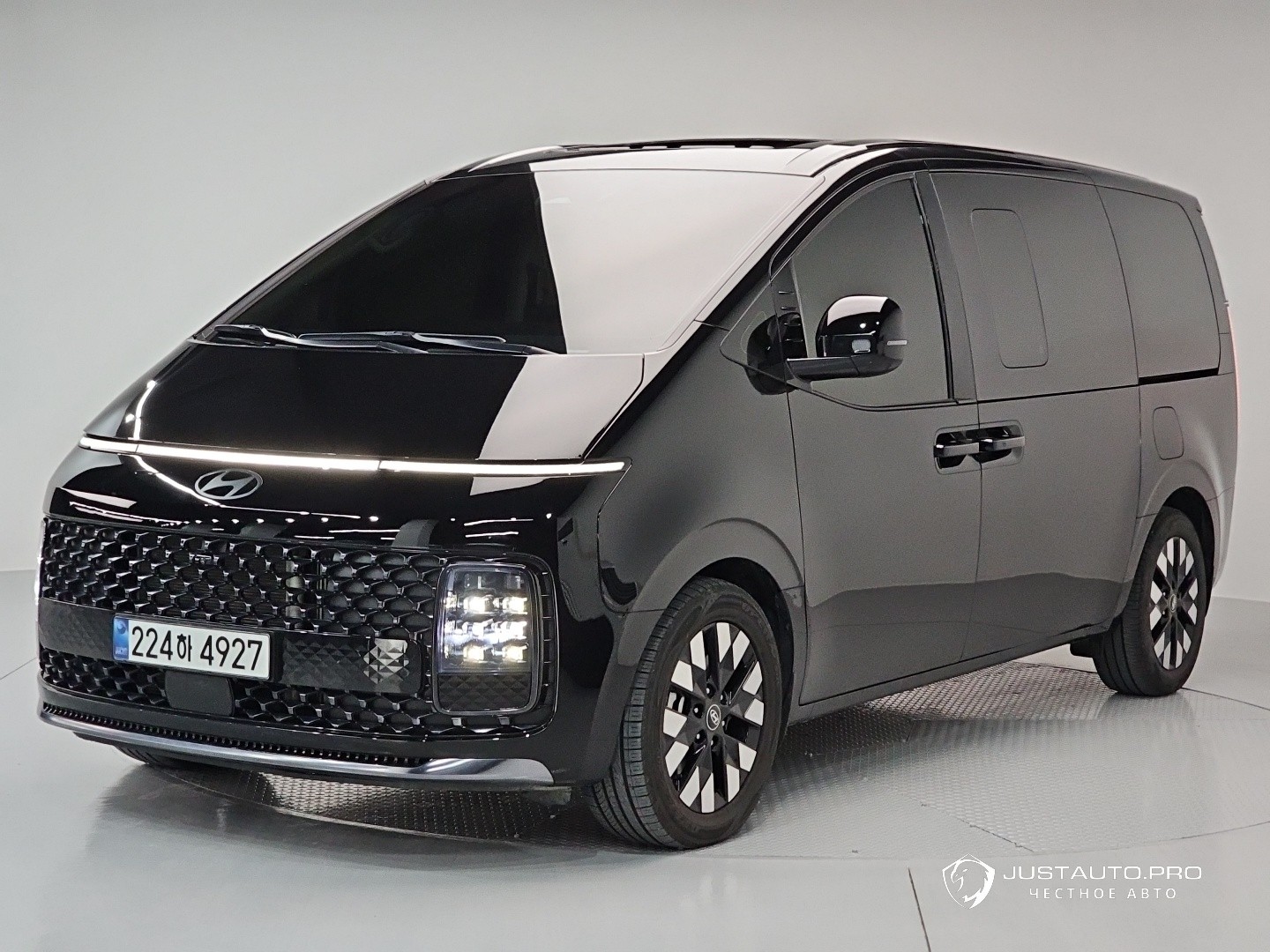 Автомобиль Hyundai Staria
