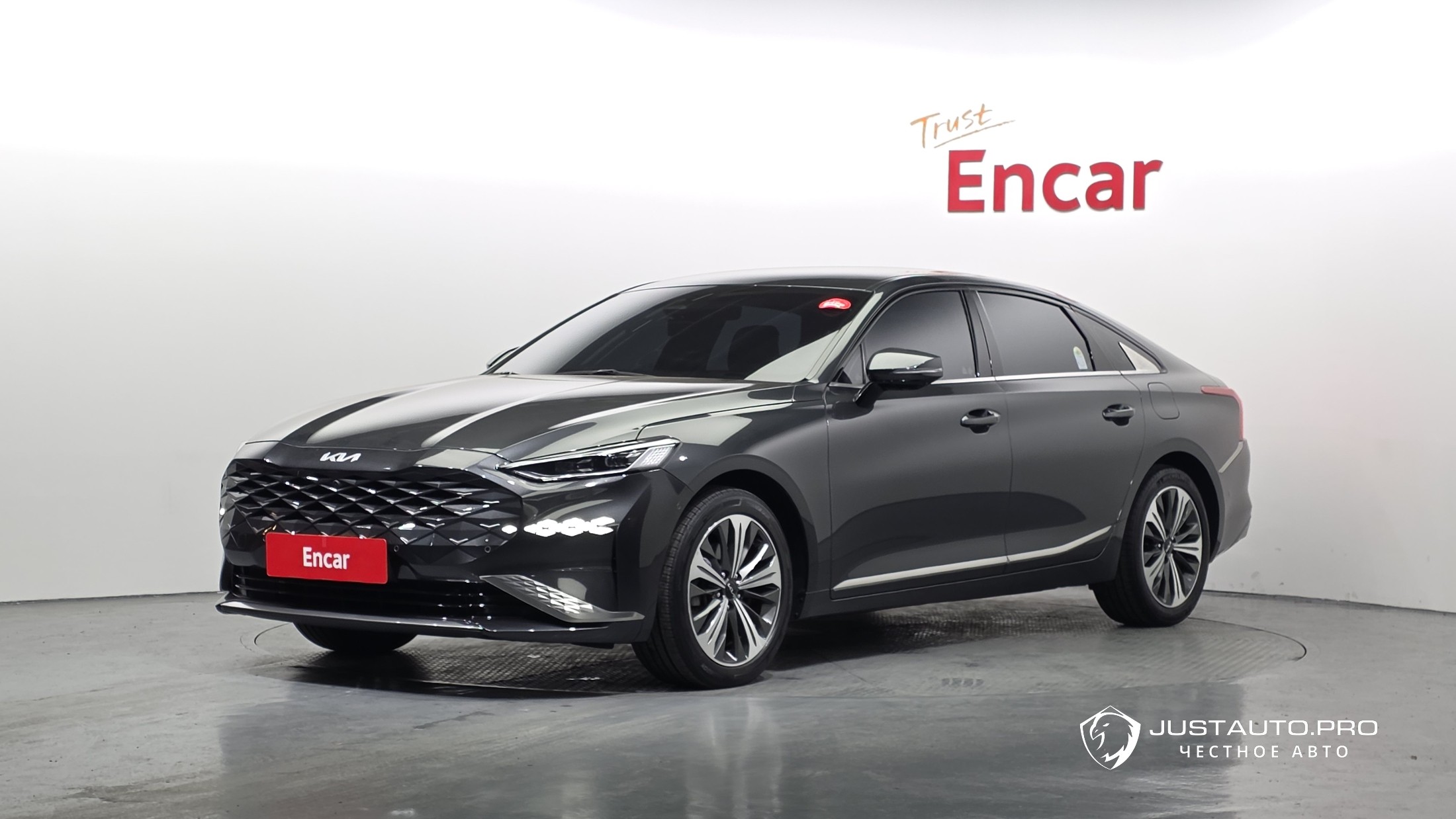 Автомобиль Kia K8