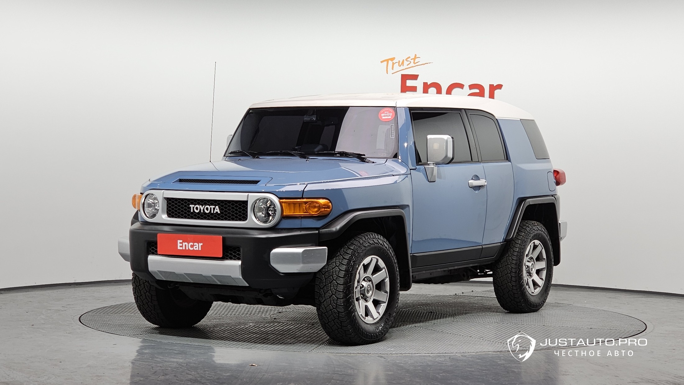 Автомобиль Toyota FJ Cruiser