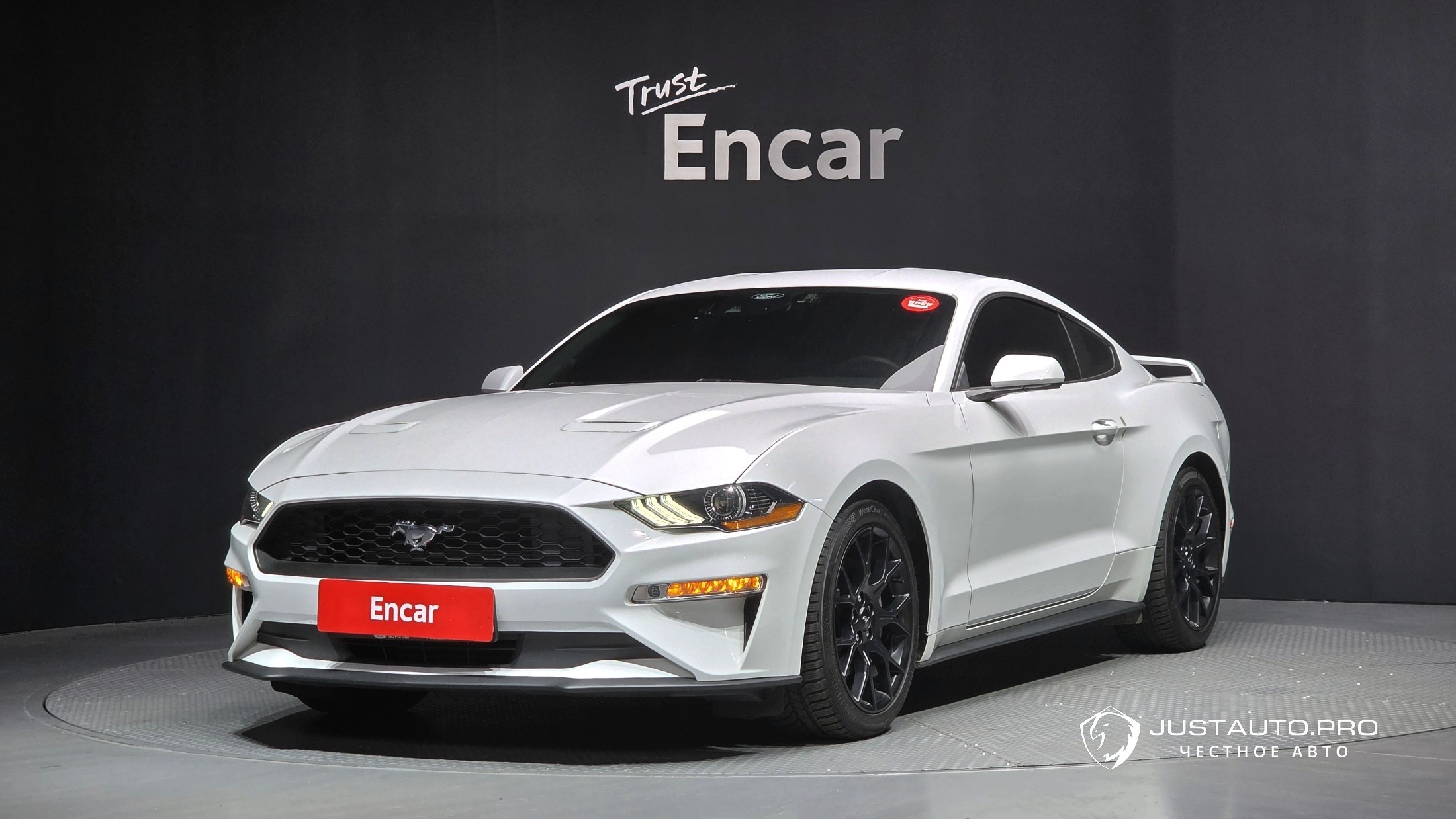 Автомобиль Ford Mustang