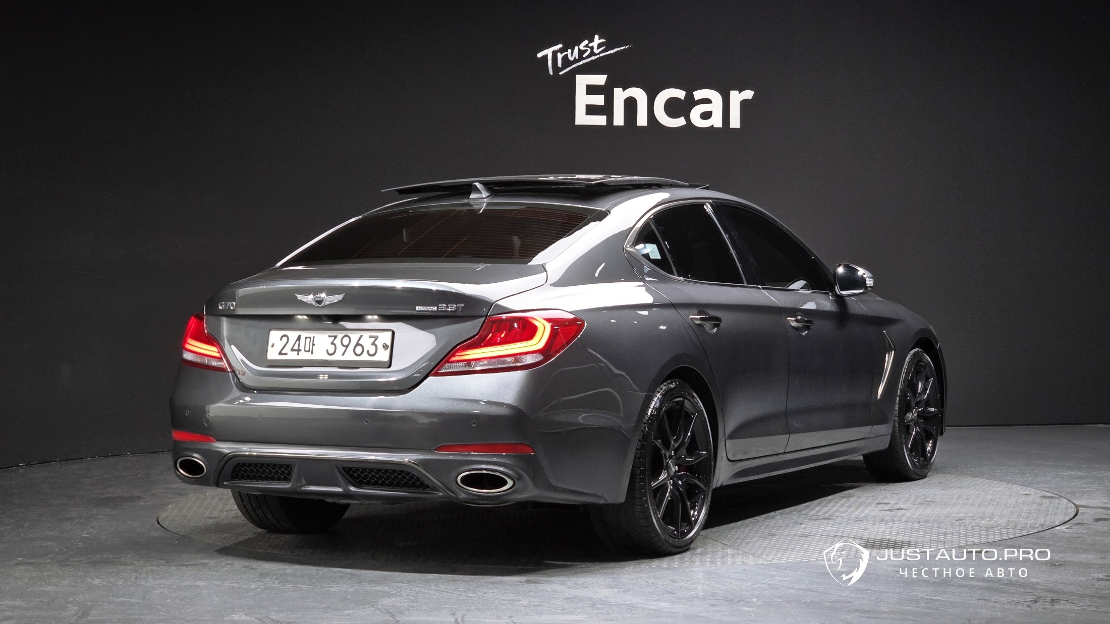 Автомобиль Genesis G70