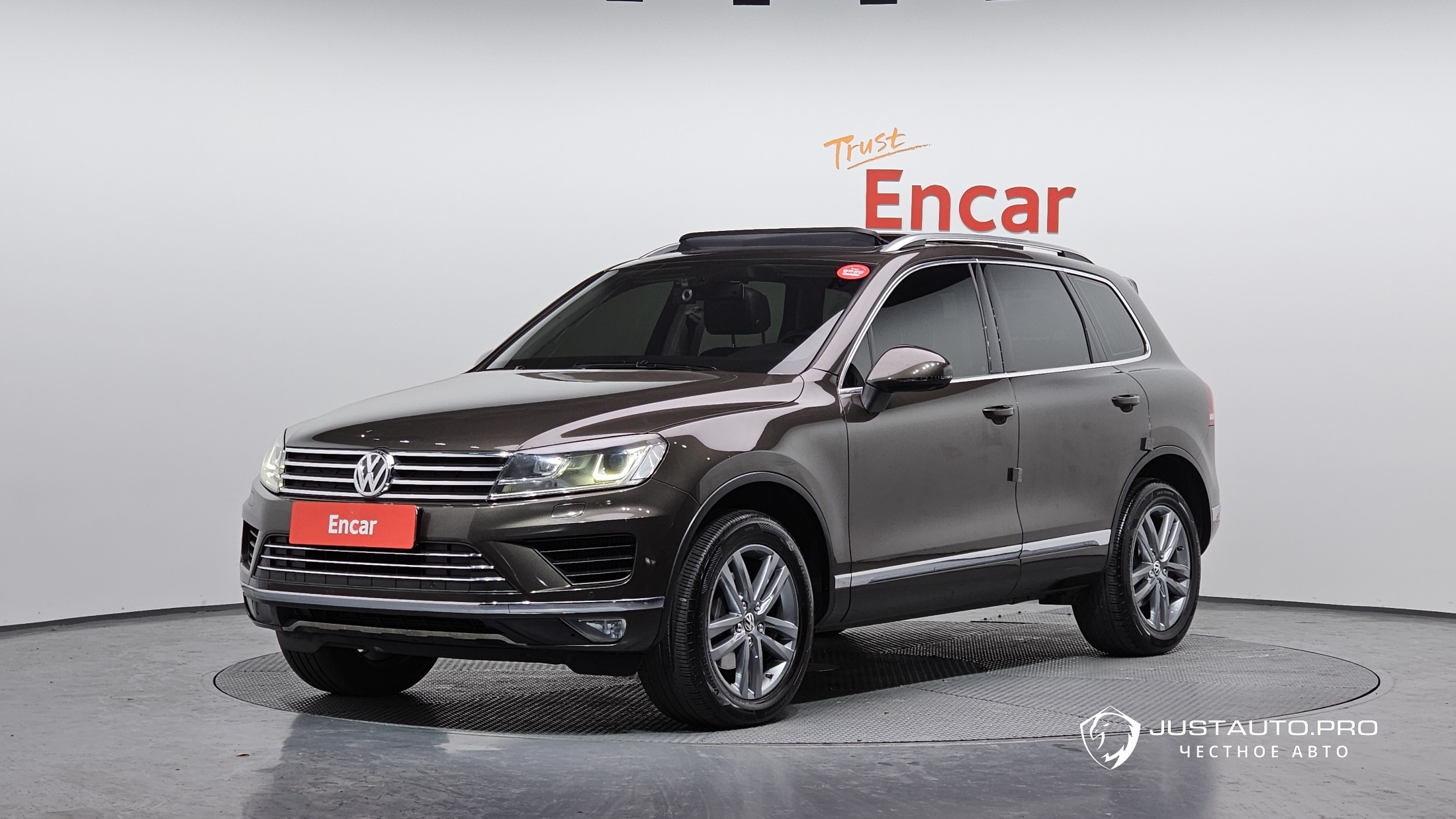 Автомобиль Volkswagen Touareg
