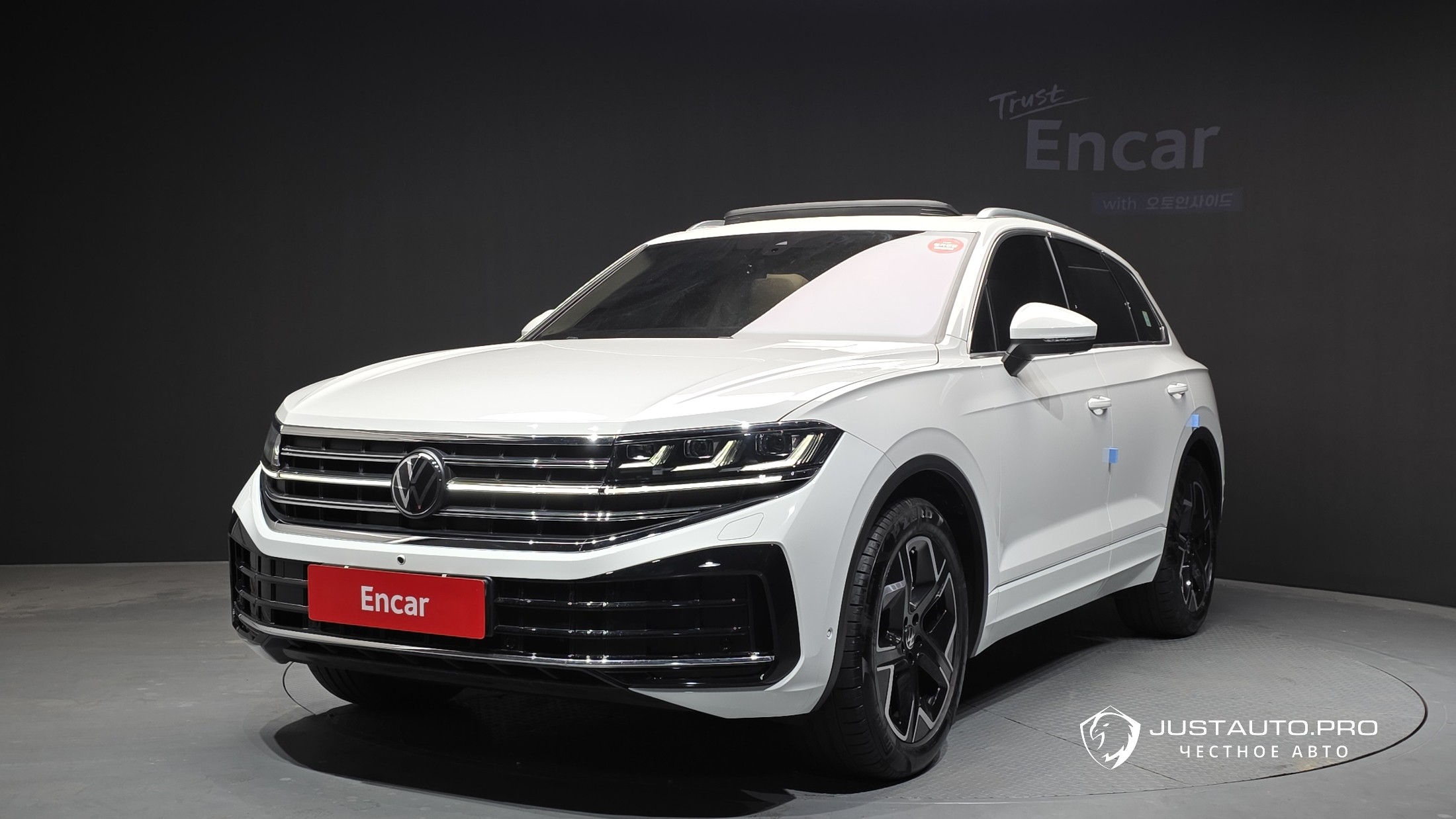 Автомобиль Volkswagen Touareg