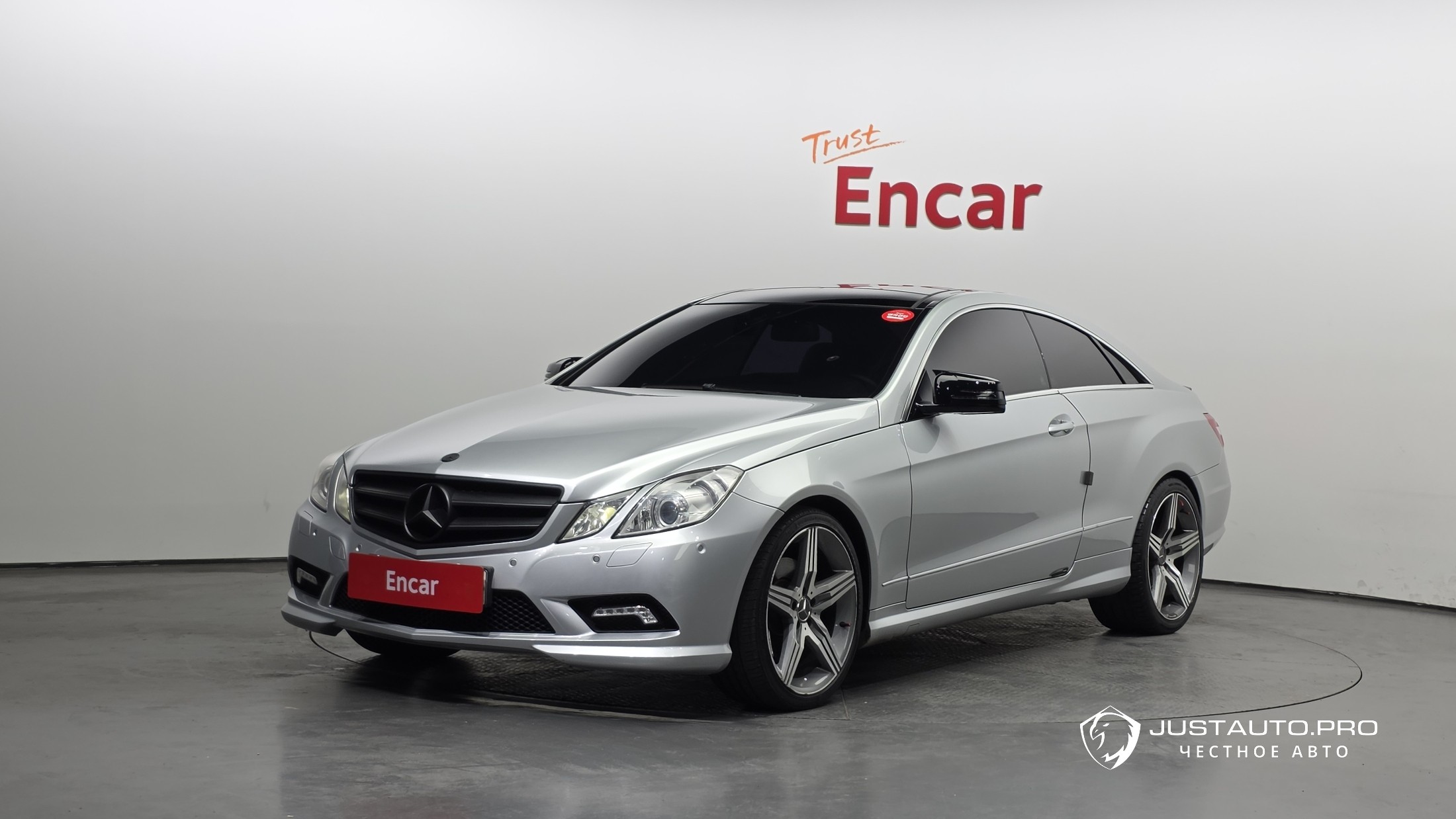 Автомобиль Mercedes-Benz E-Class