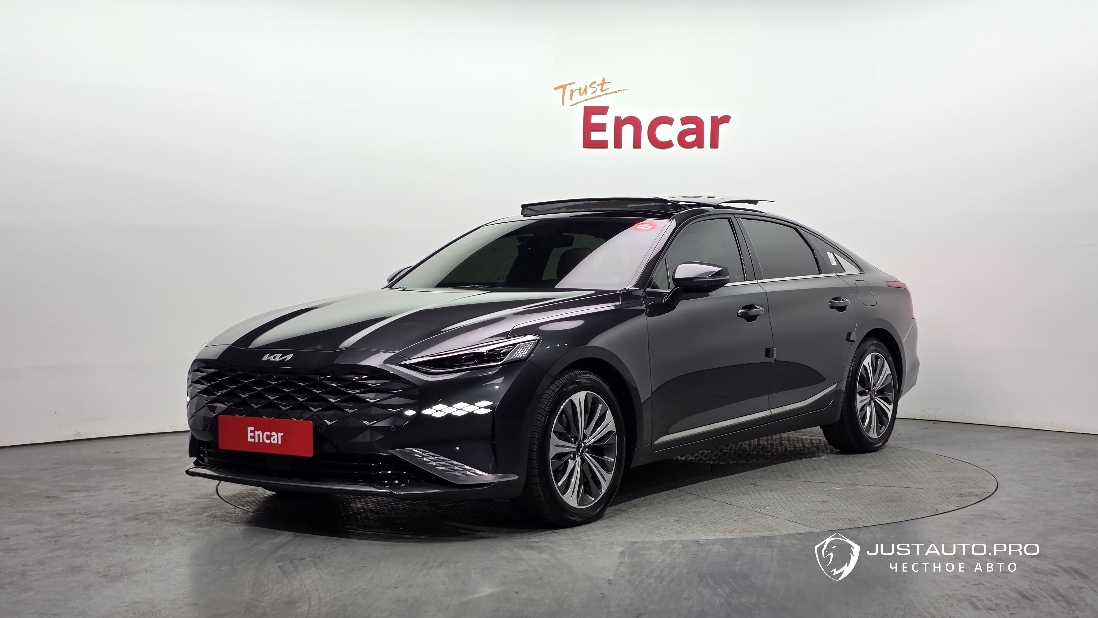 Автомобиль Kia K8