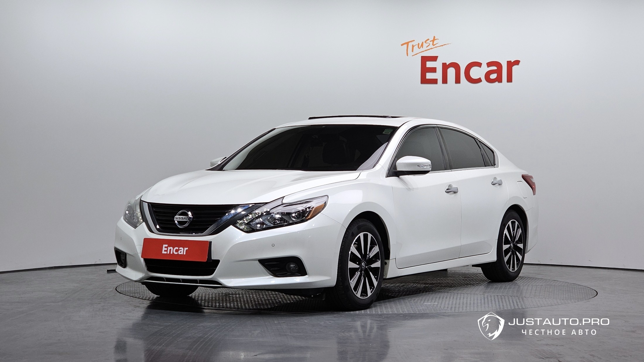 Автомобиль Nissan Altima