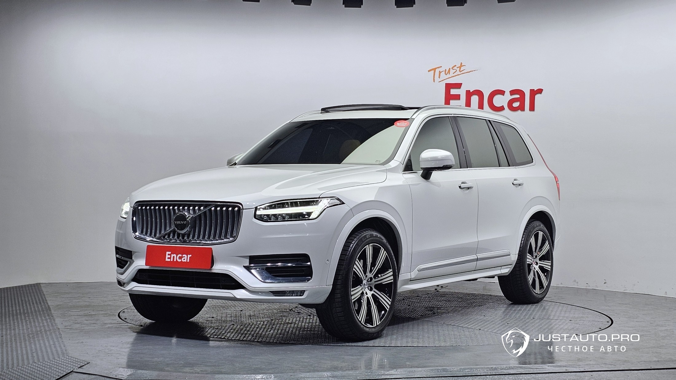 Автомобиль Volvo XC90