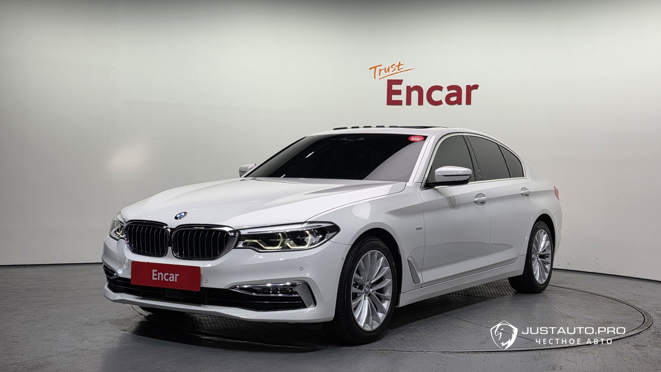 Автомобиль BMW 5-Series