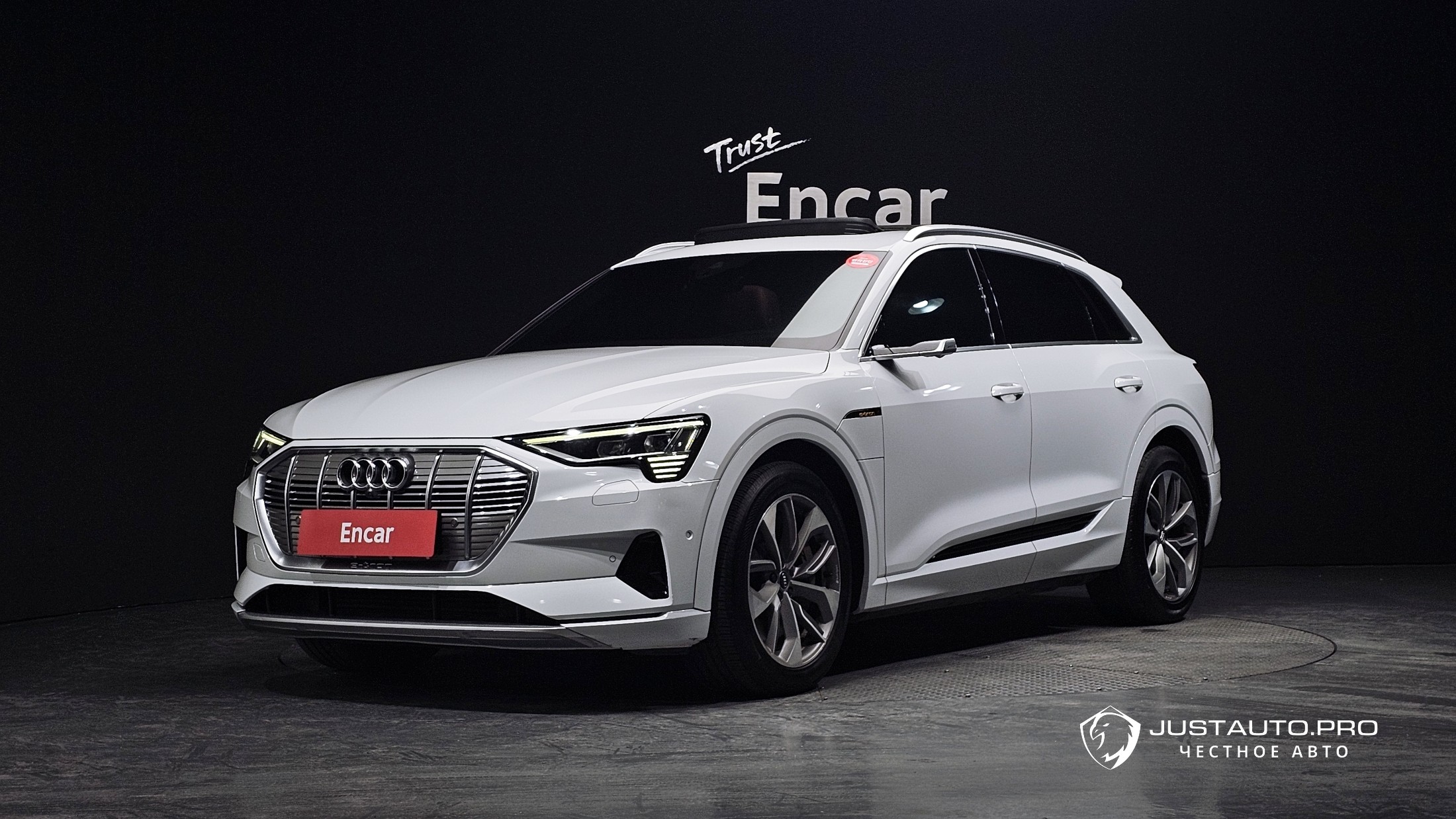 Автомобиль Audi e-tron