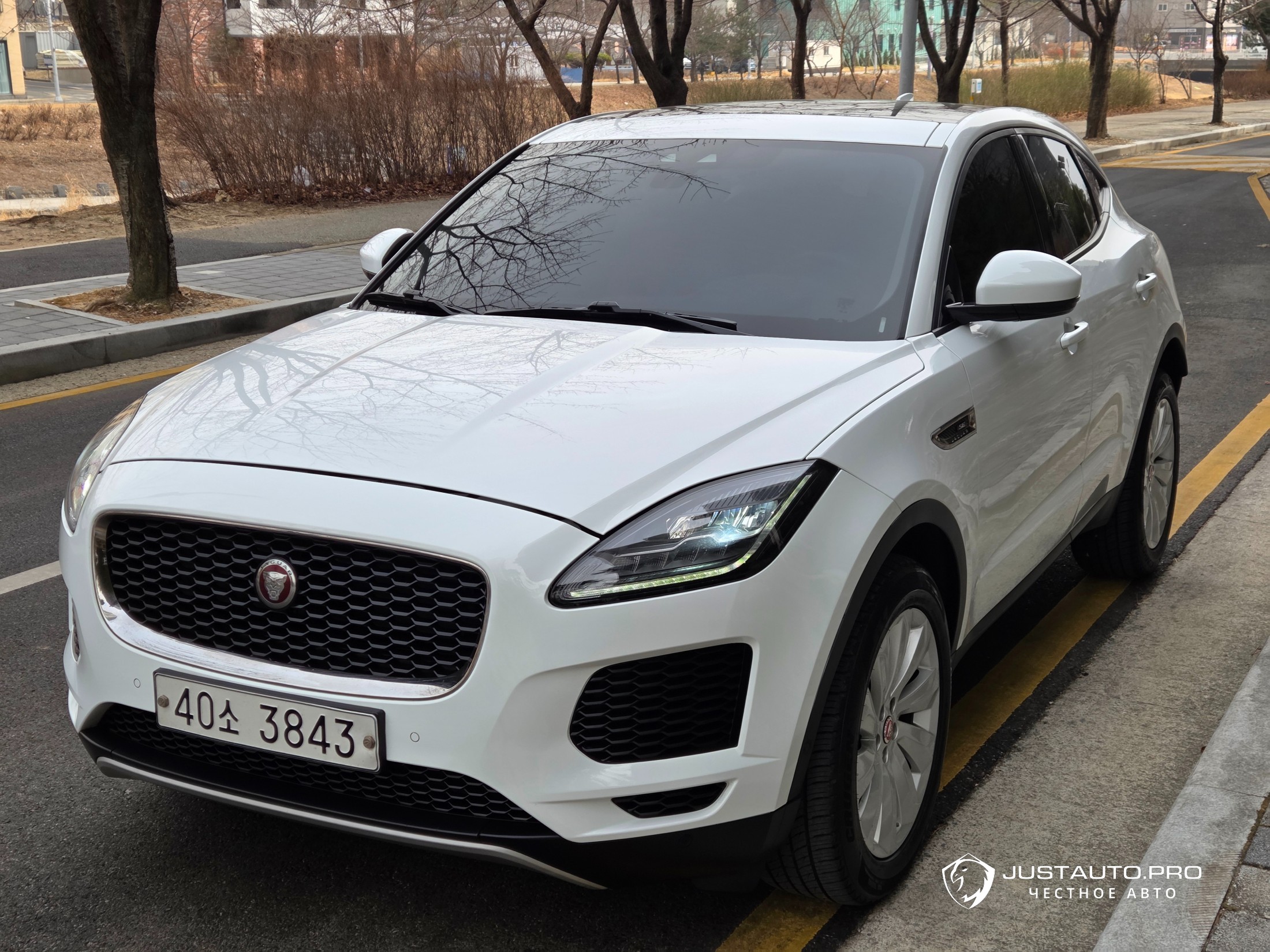 Автомобиль Jaguar E-PACE