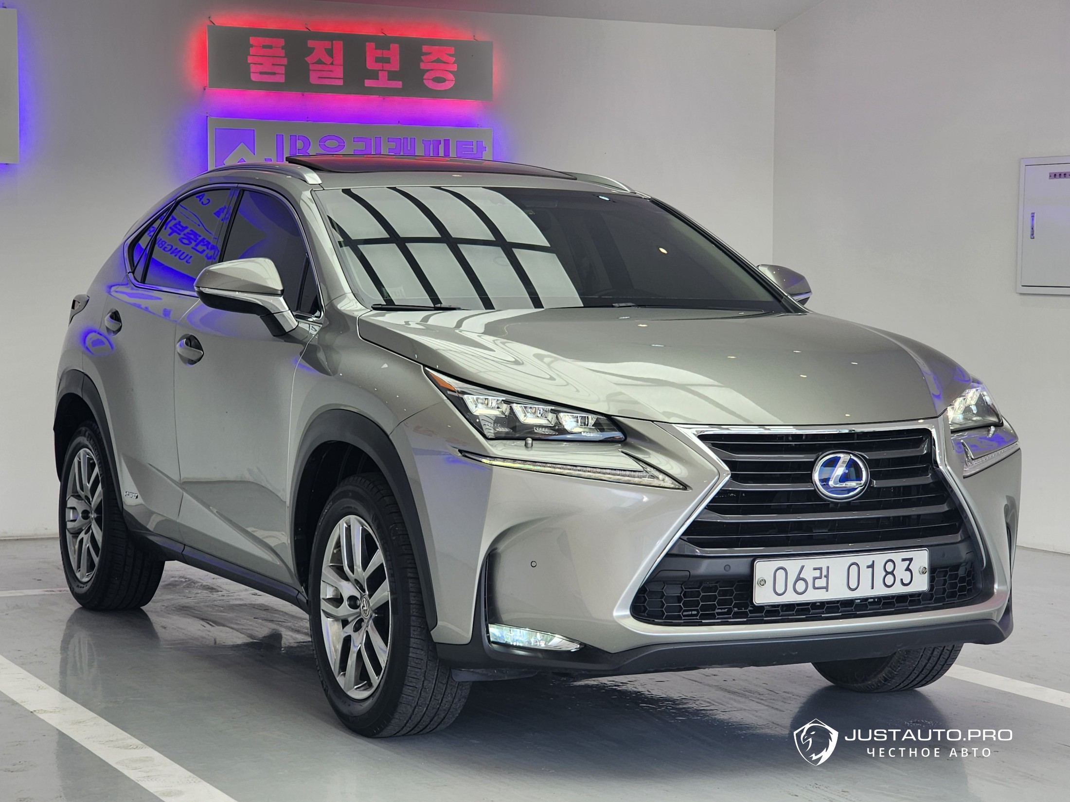 Автомобиль Lexus NX