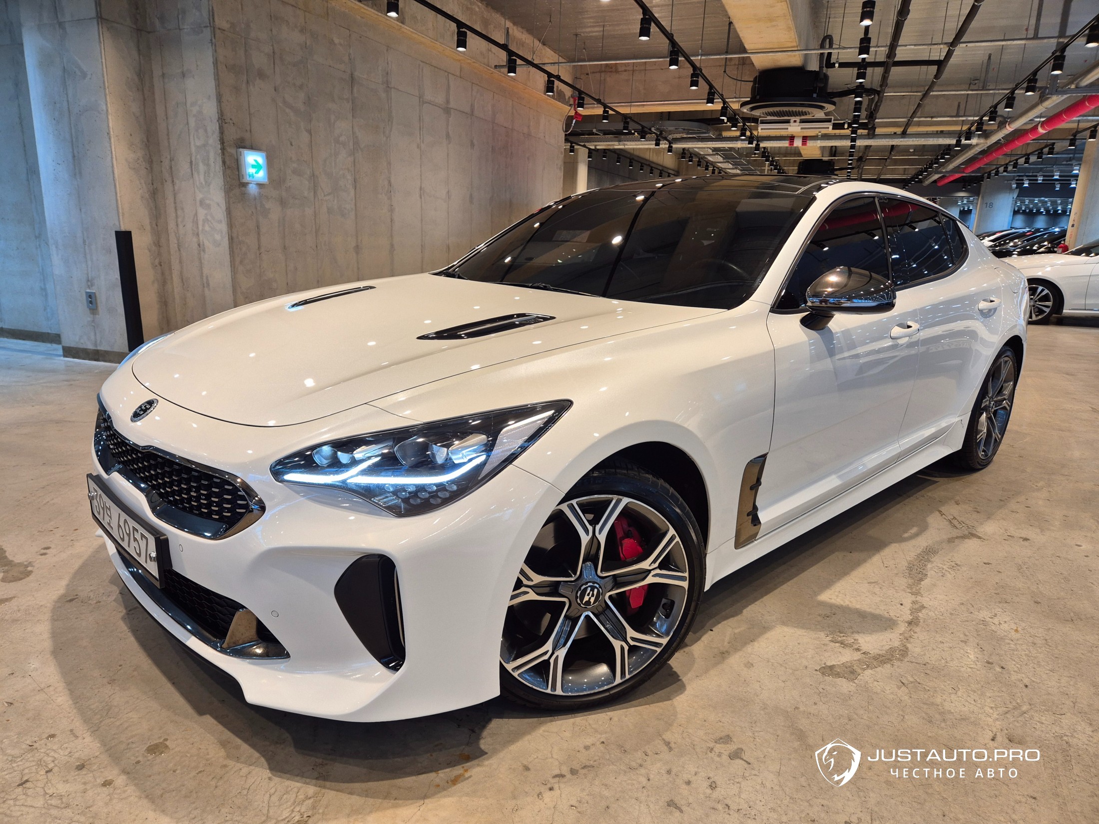 Автомобиль Kia Stinger