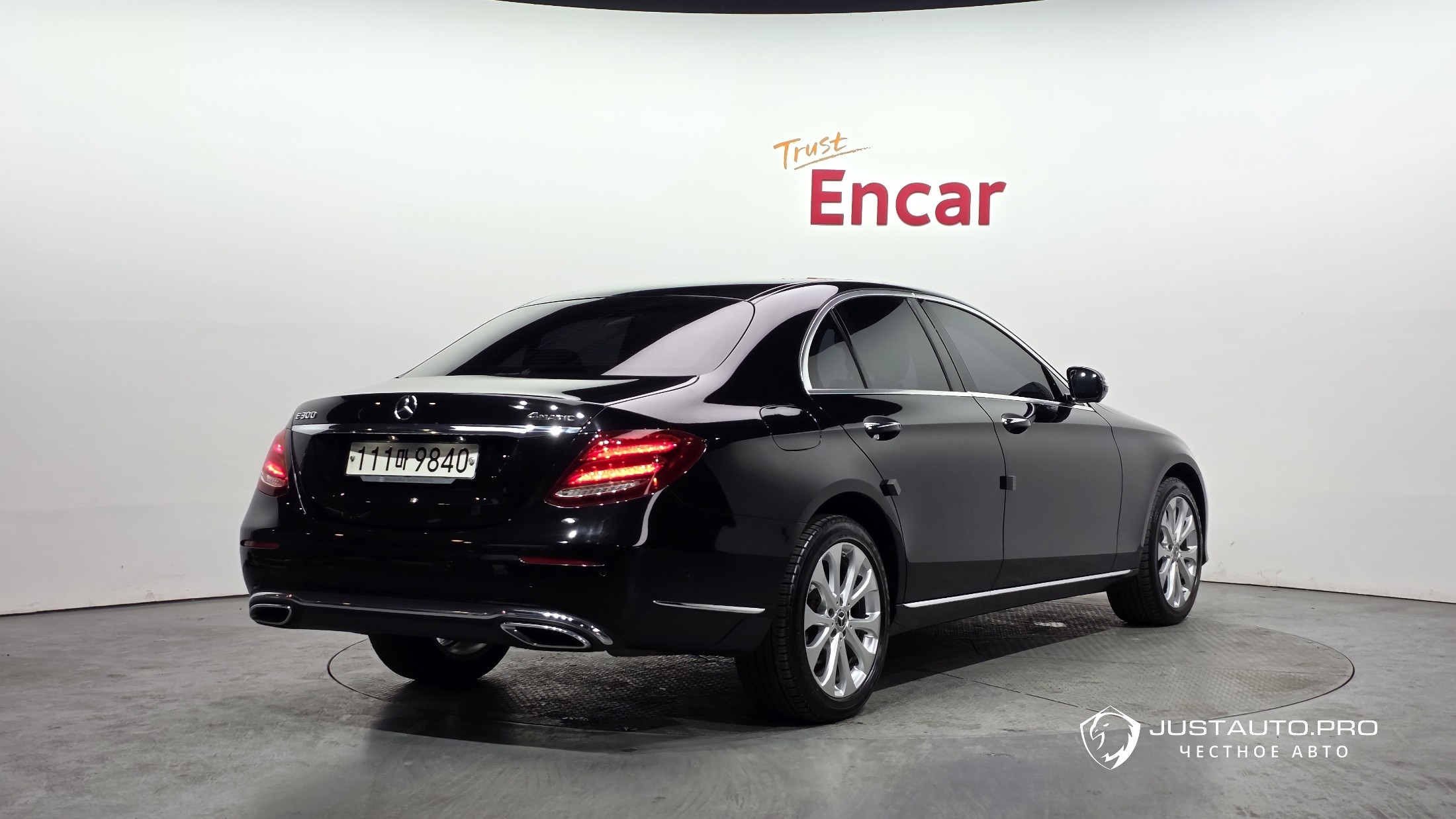 Автомобиль Mercedes-Benz E-Class