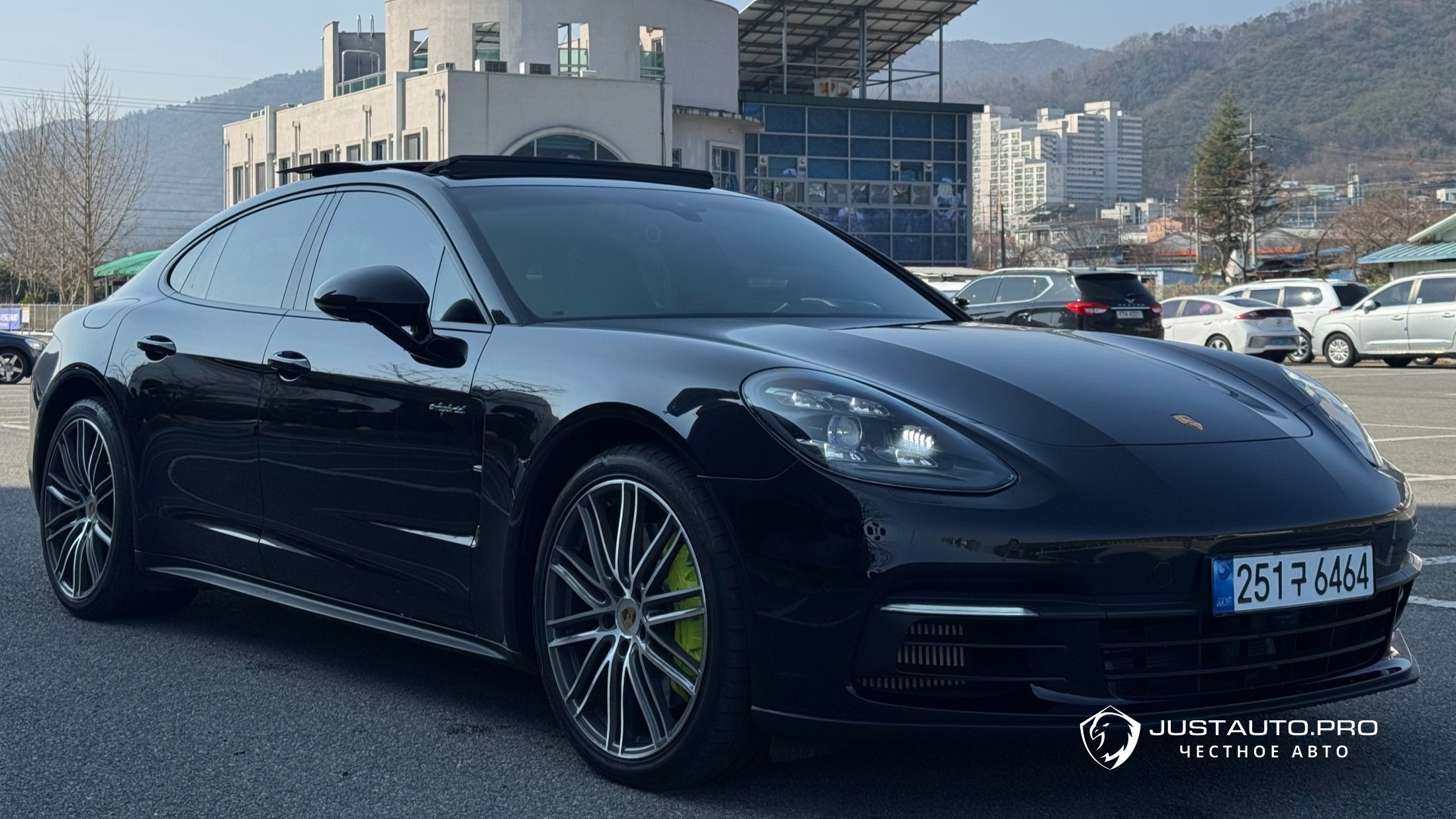 Автомобиль Porsche Panamera