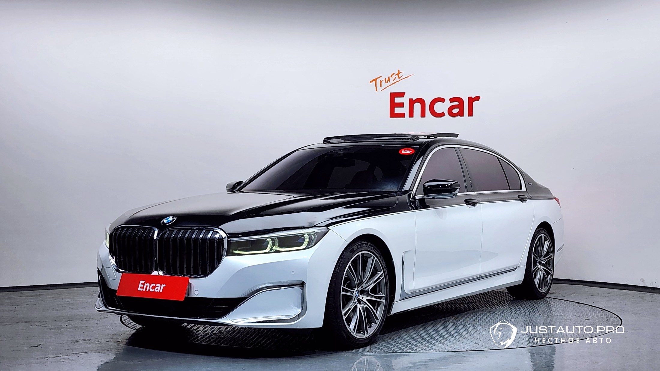 Автомобиль BMW 7-Series