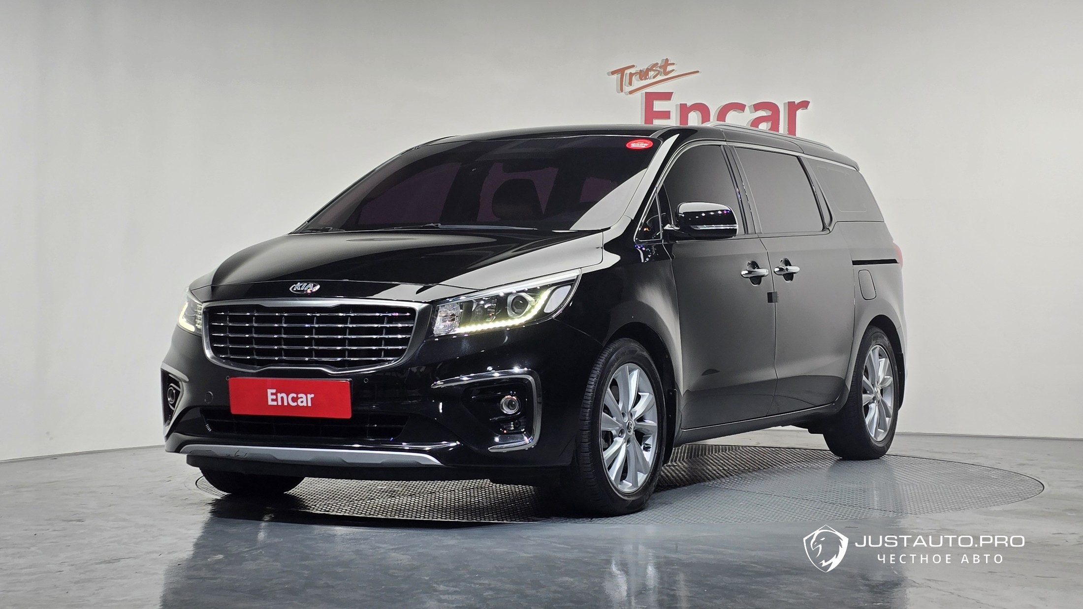 Автомобиль Kia Canival