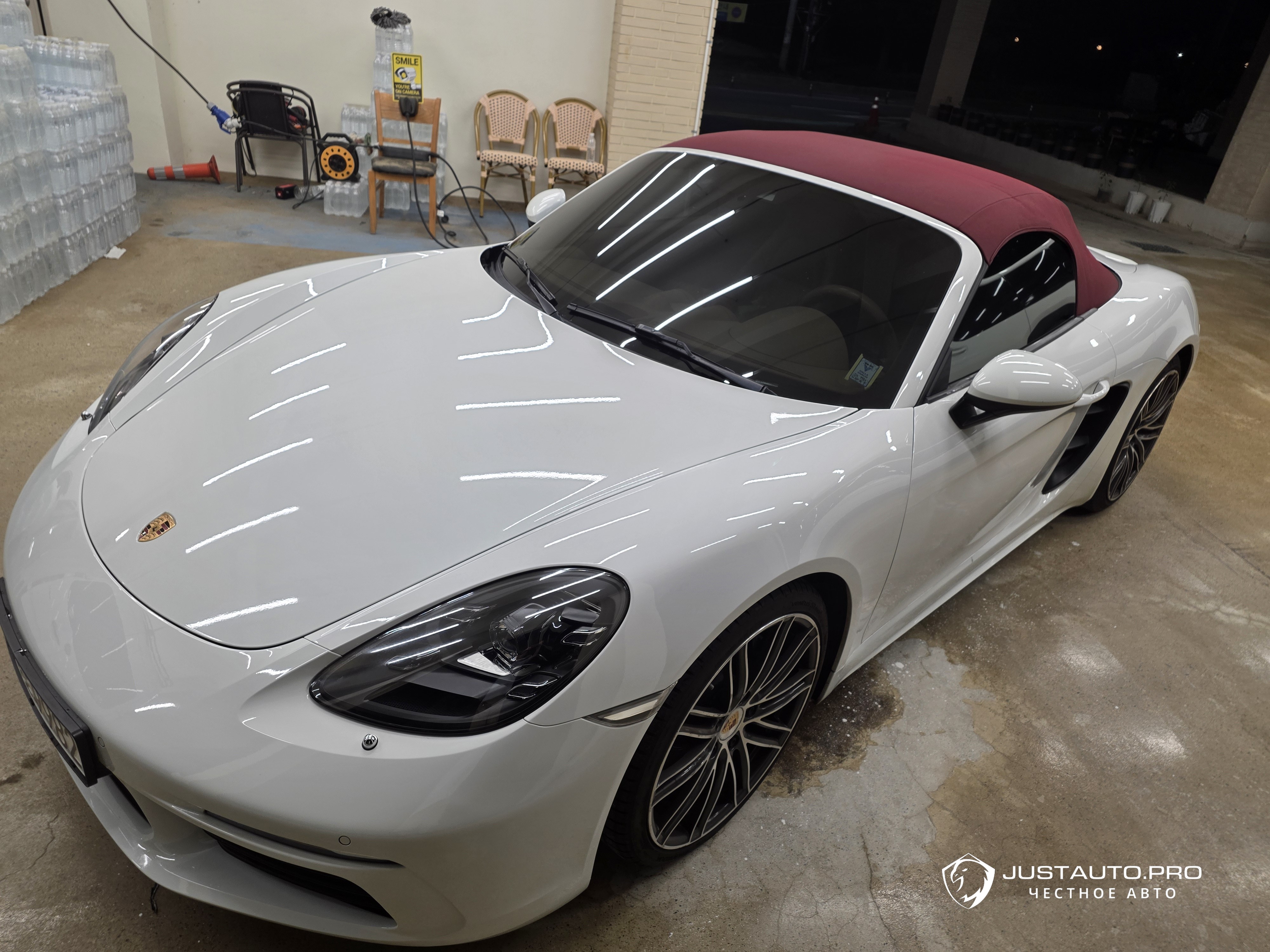 Автомобиль Porsche 718
