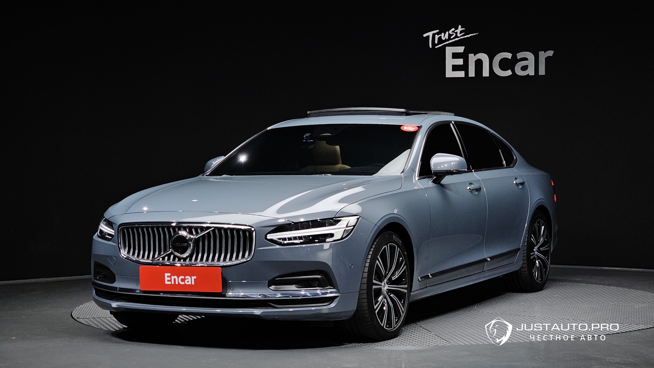 Автомобиль Volvo S90