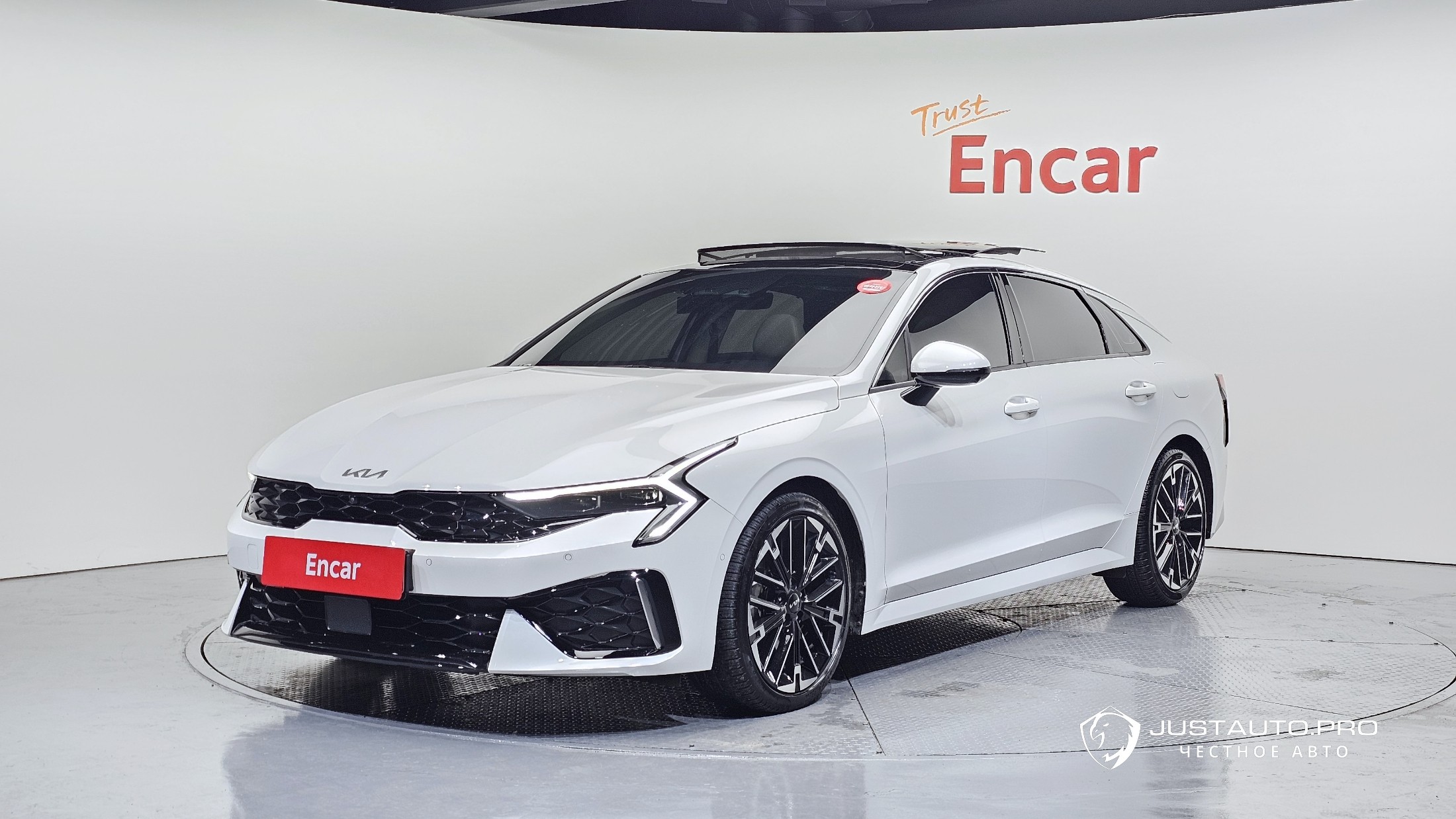 Автомобиль Kia K5