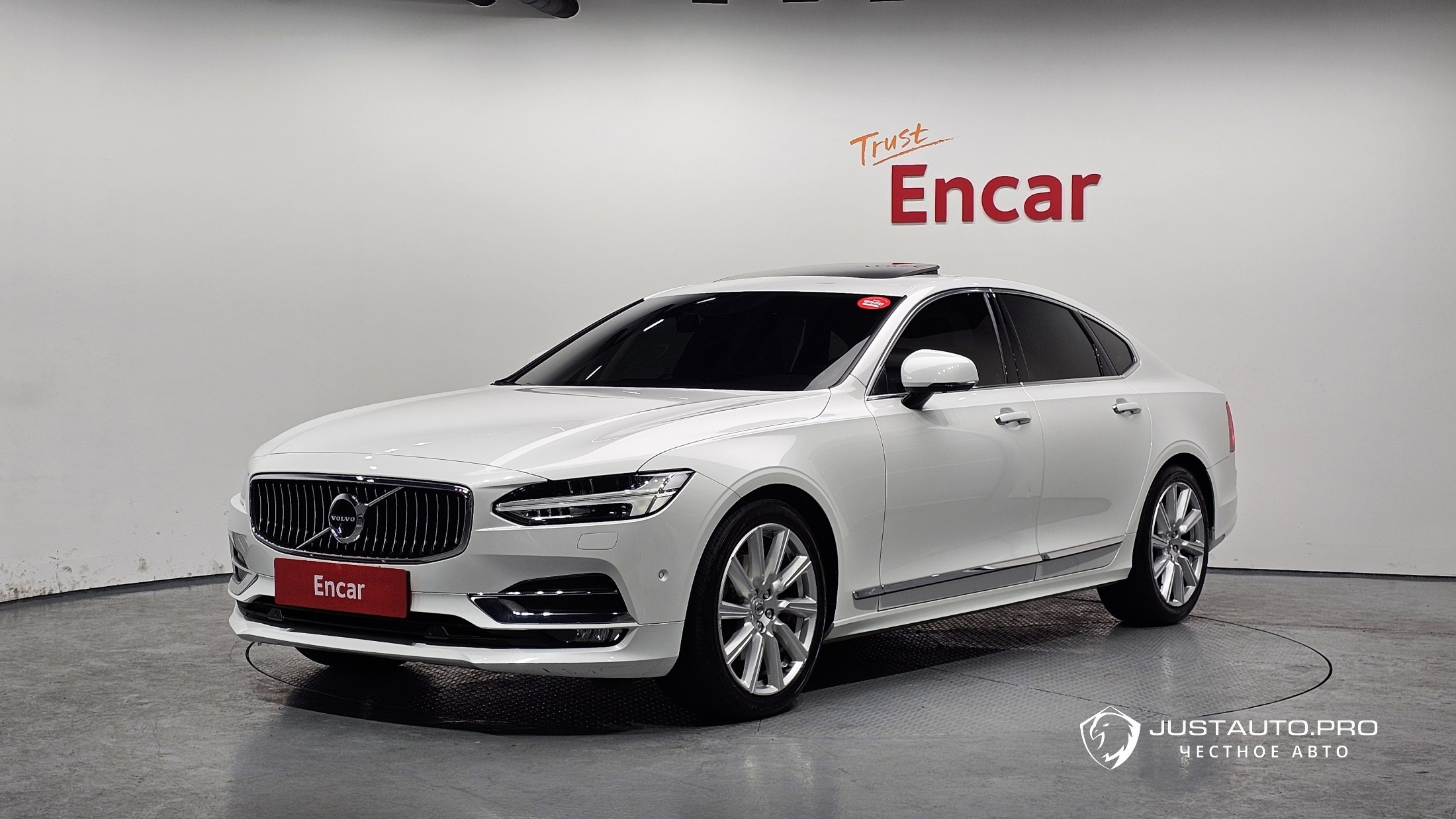 Автомобиль Volvo S90