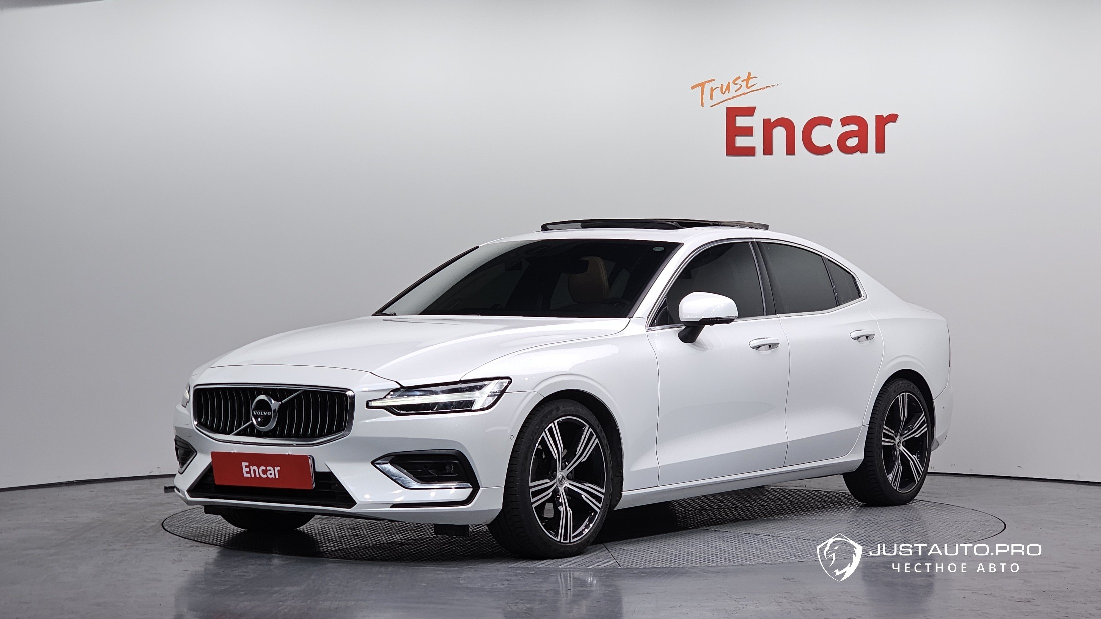 Автомобиль Volvo S60