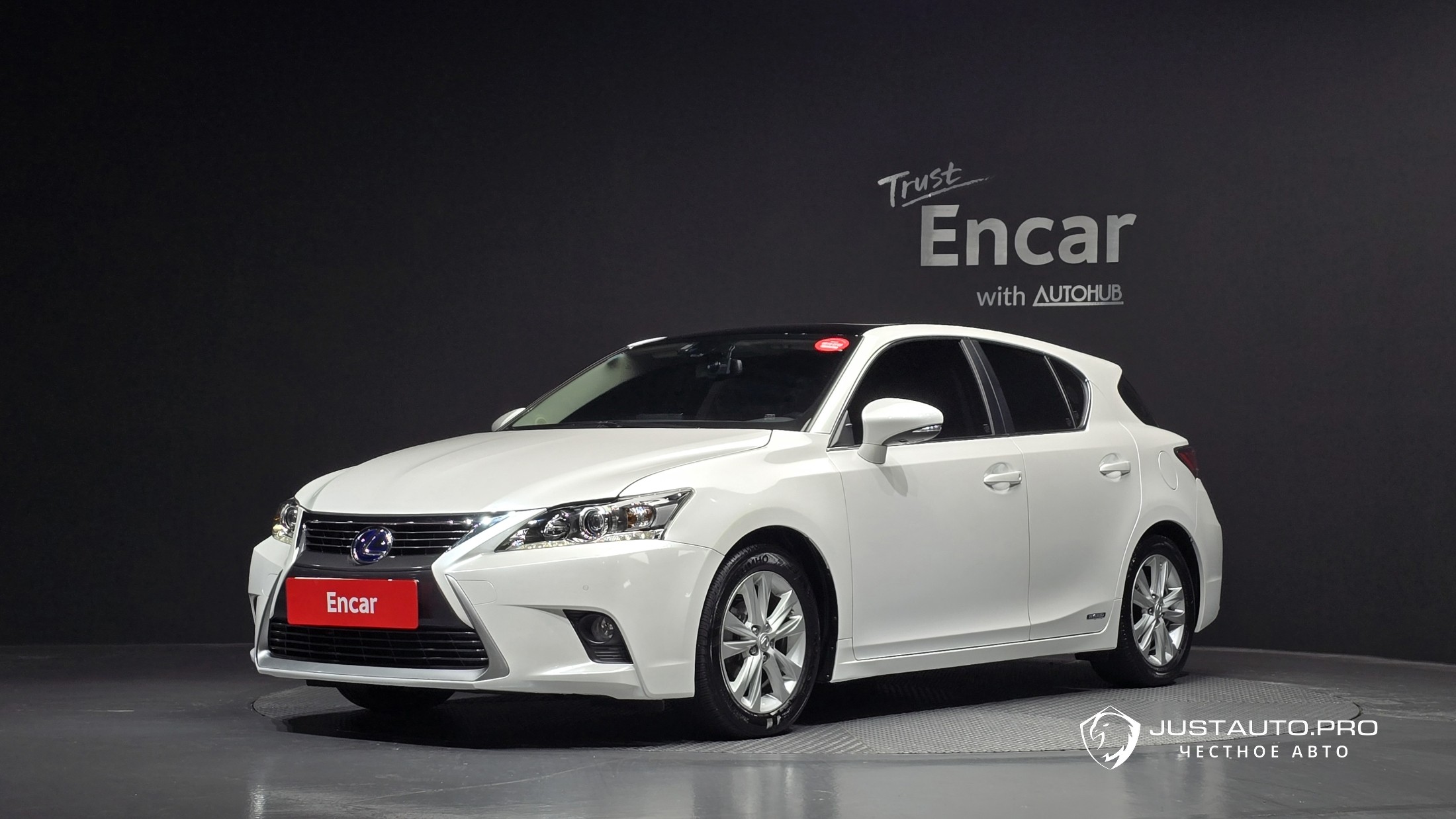 Автомобиль Lexus CT200h