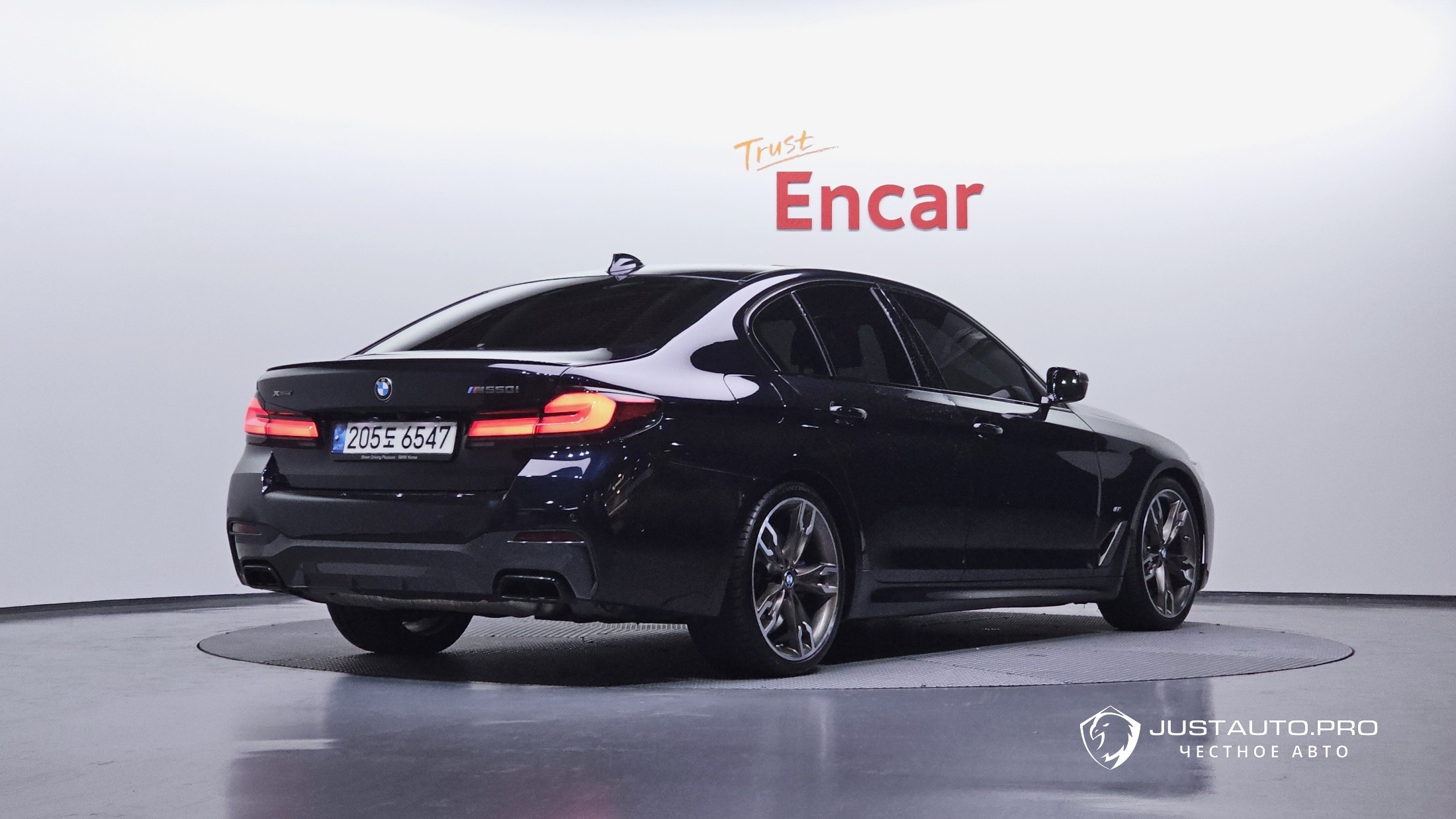 Автомобиль BMW 5-Series