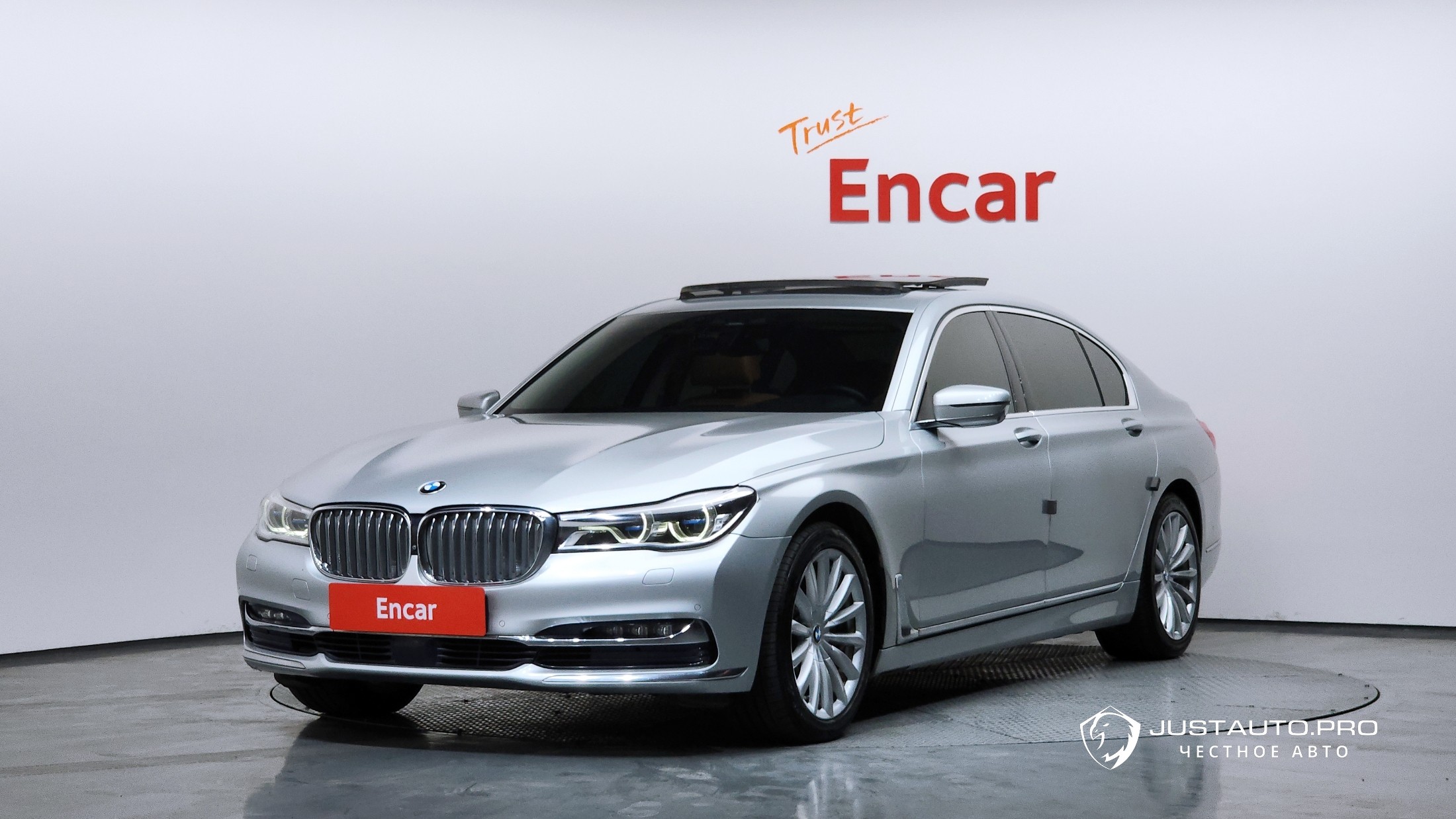 Автомобиль BMW 7-Series