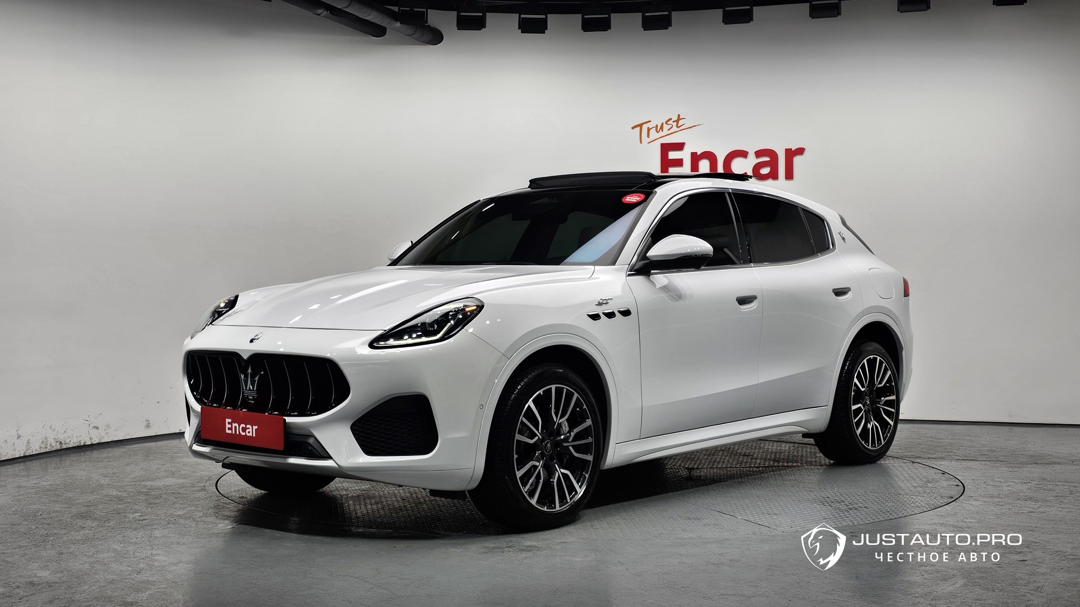 Автомобиль Maserati Grecale