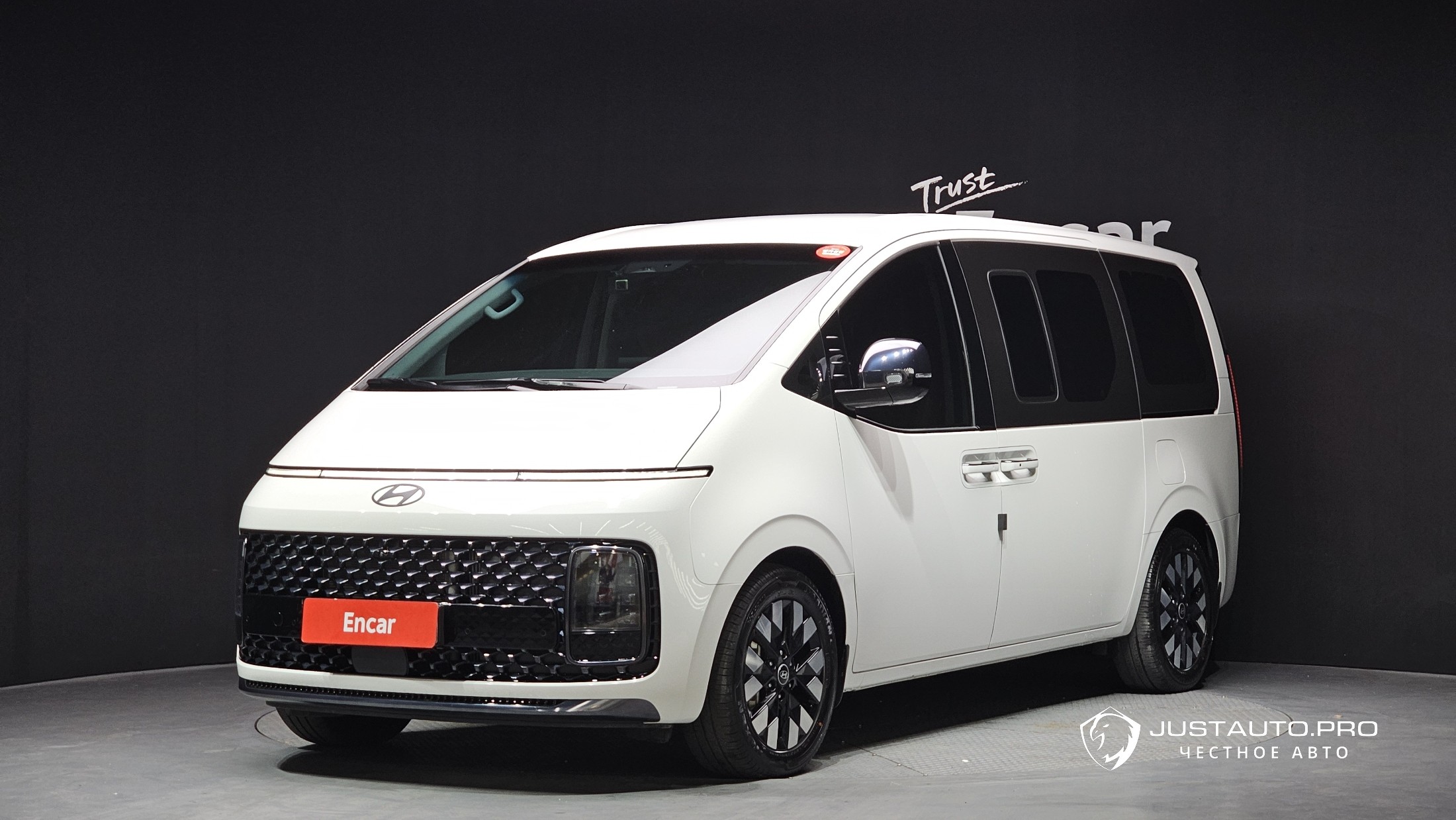 Автомобиль Hyundai Staria