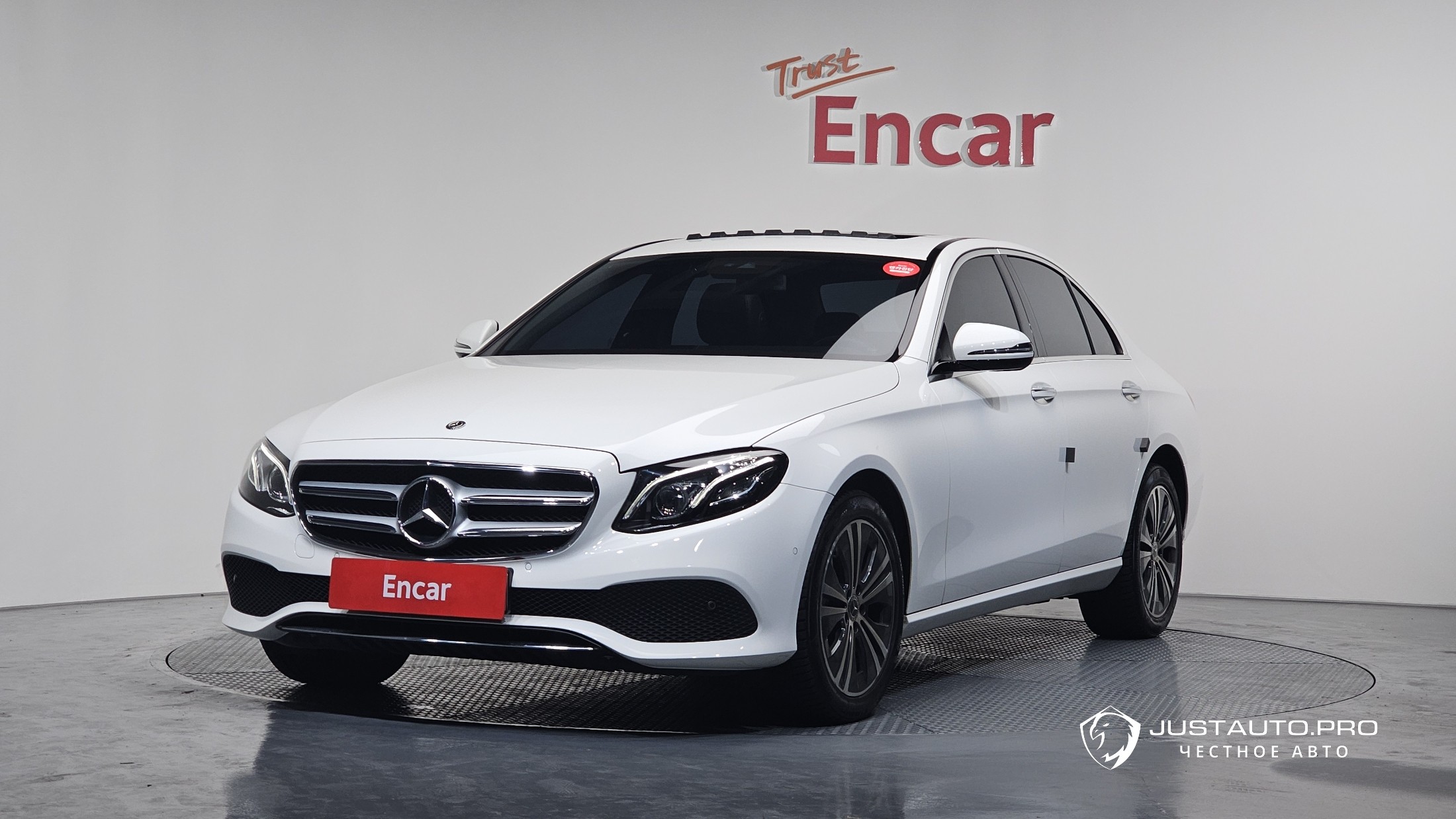 Автомобиль Mercedes-Benz E-Class
