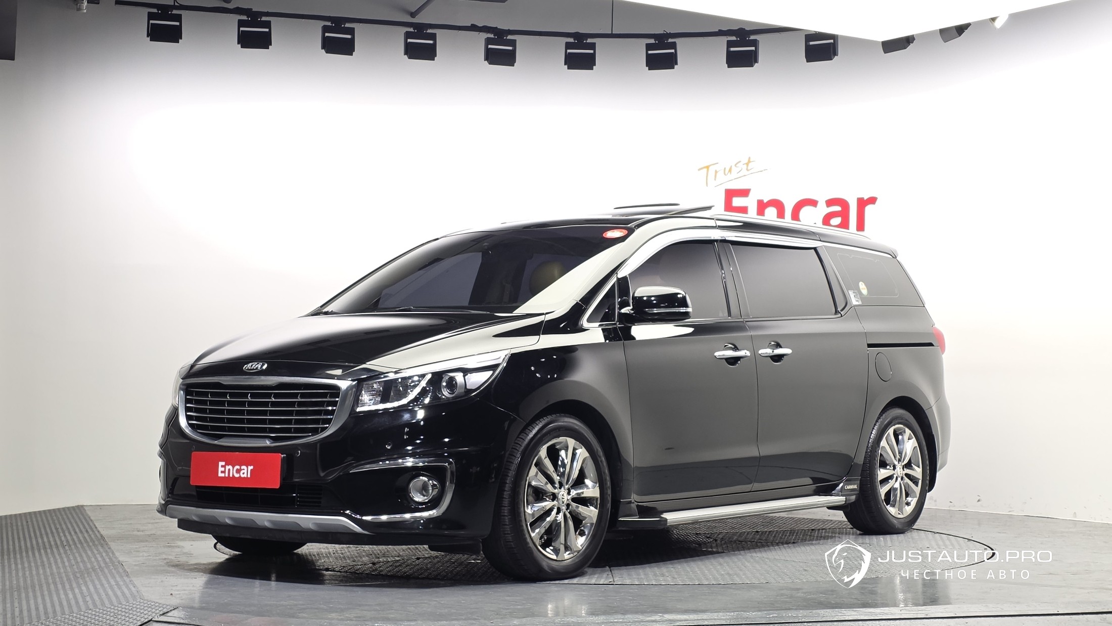 Автомобиль Kia Canival