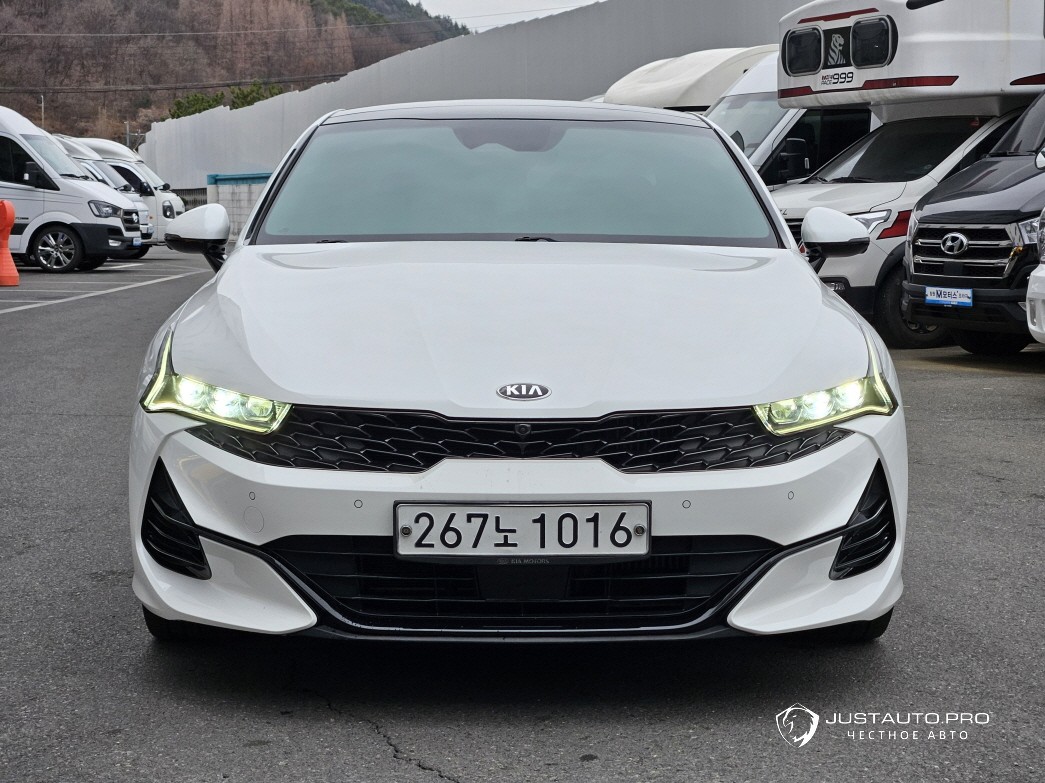Автомобиль Kia K5