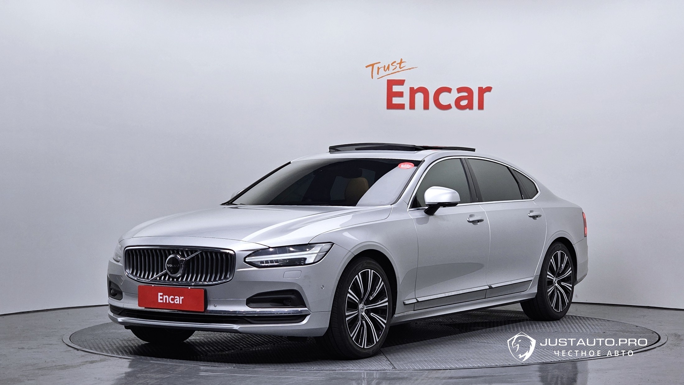 Автомобиль Volvo S90
