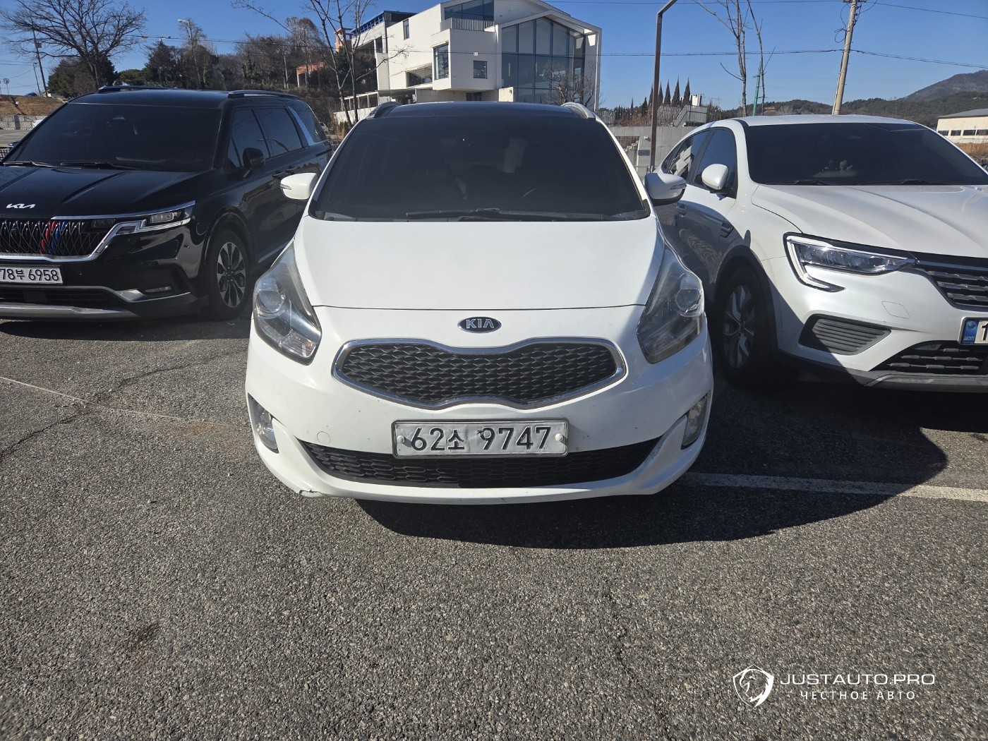 Автомобиль Kia Carens