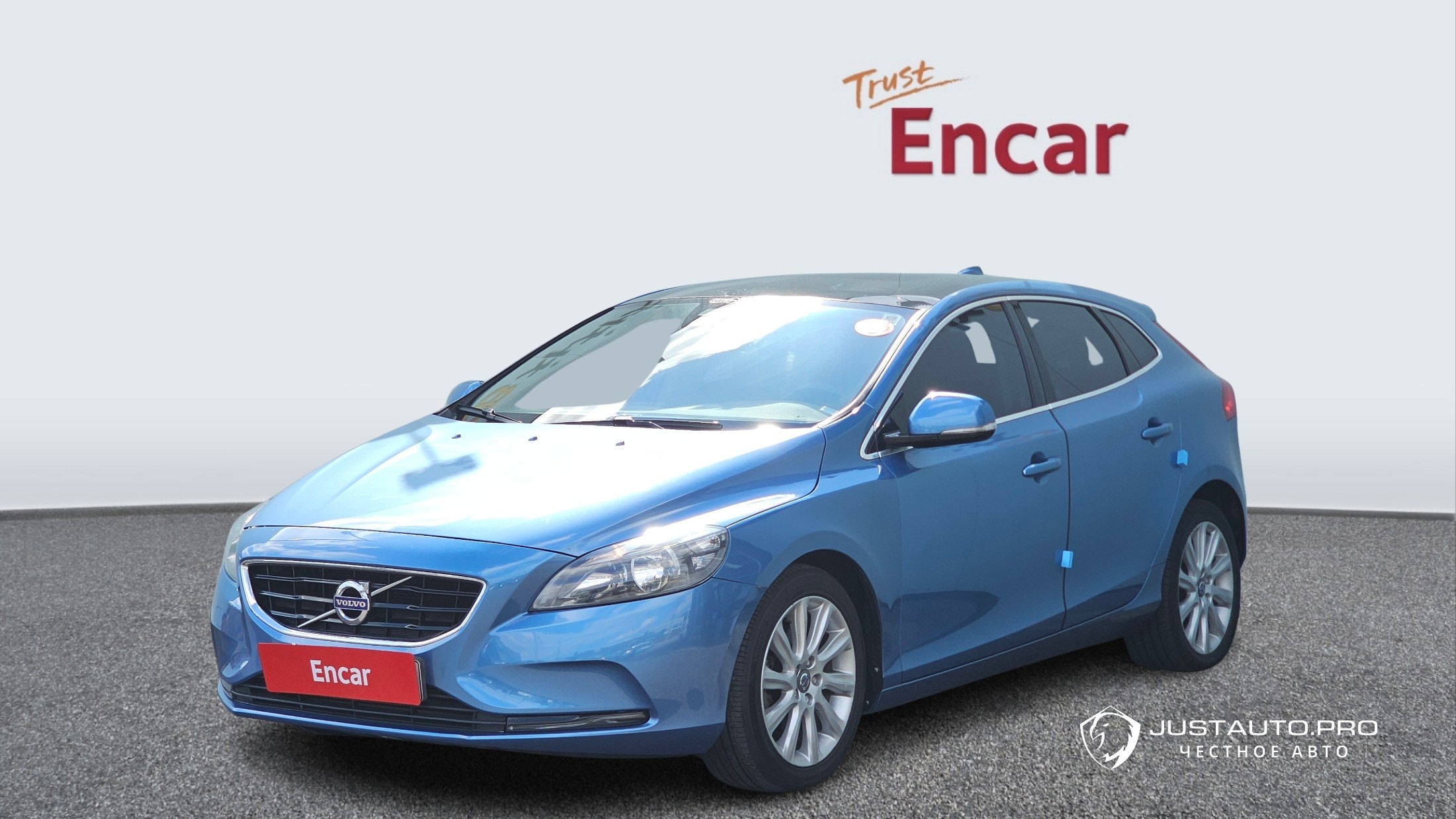Автомобиль Volvo V40