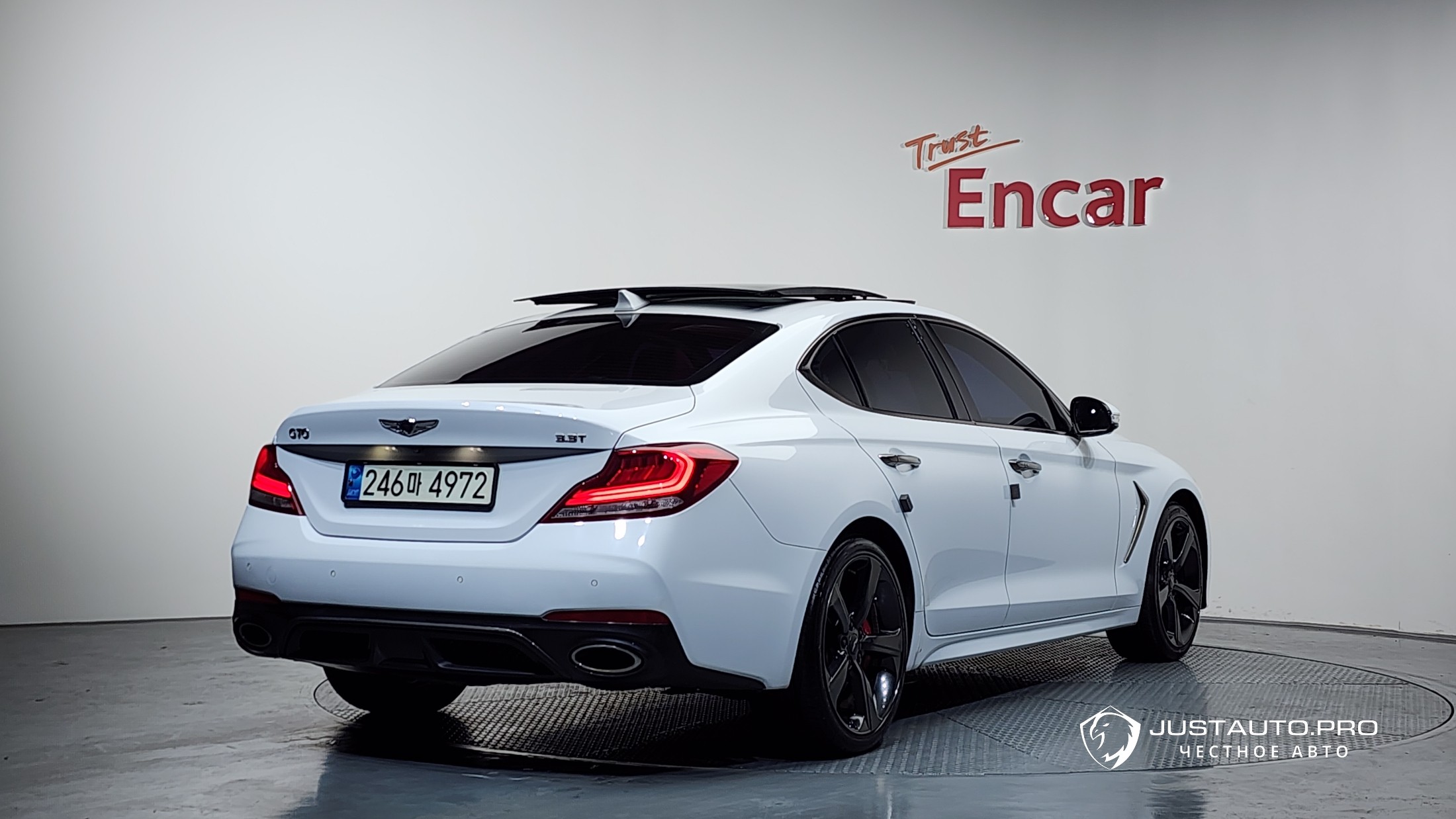 Автомобиль Genesis G70