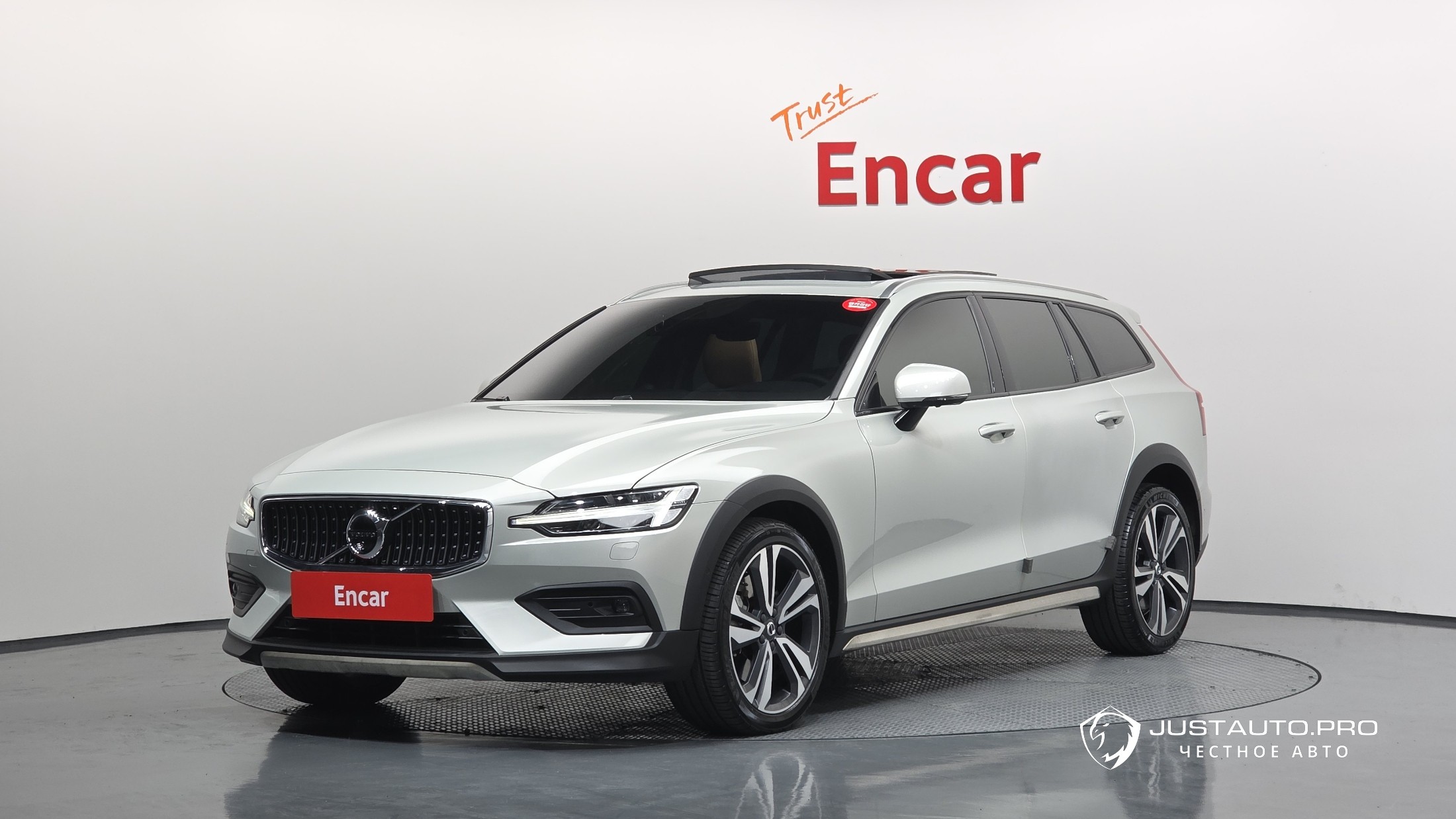 Автомобиль Volvo V60