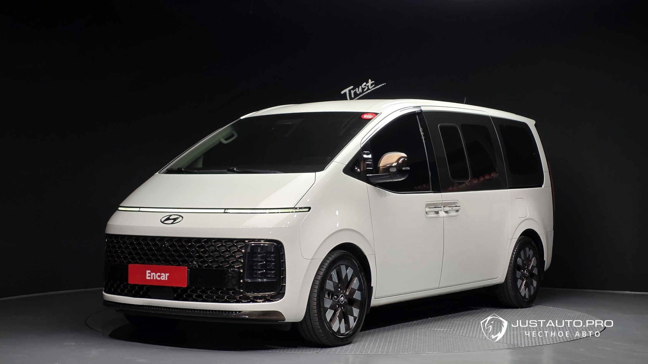 Автомобиль Hyundai Staria