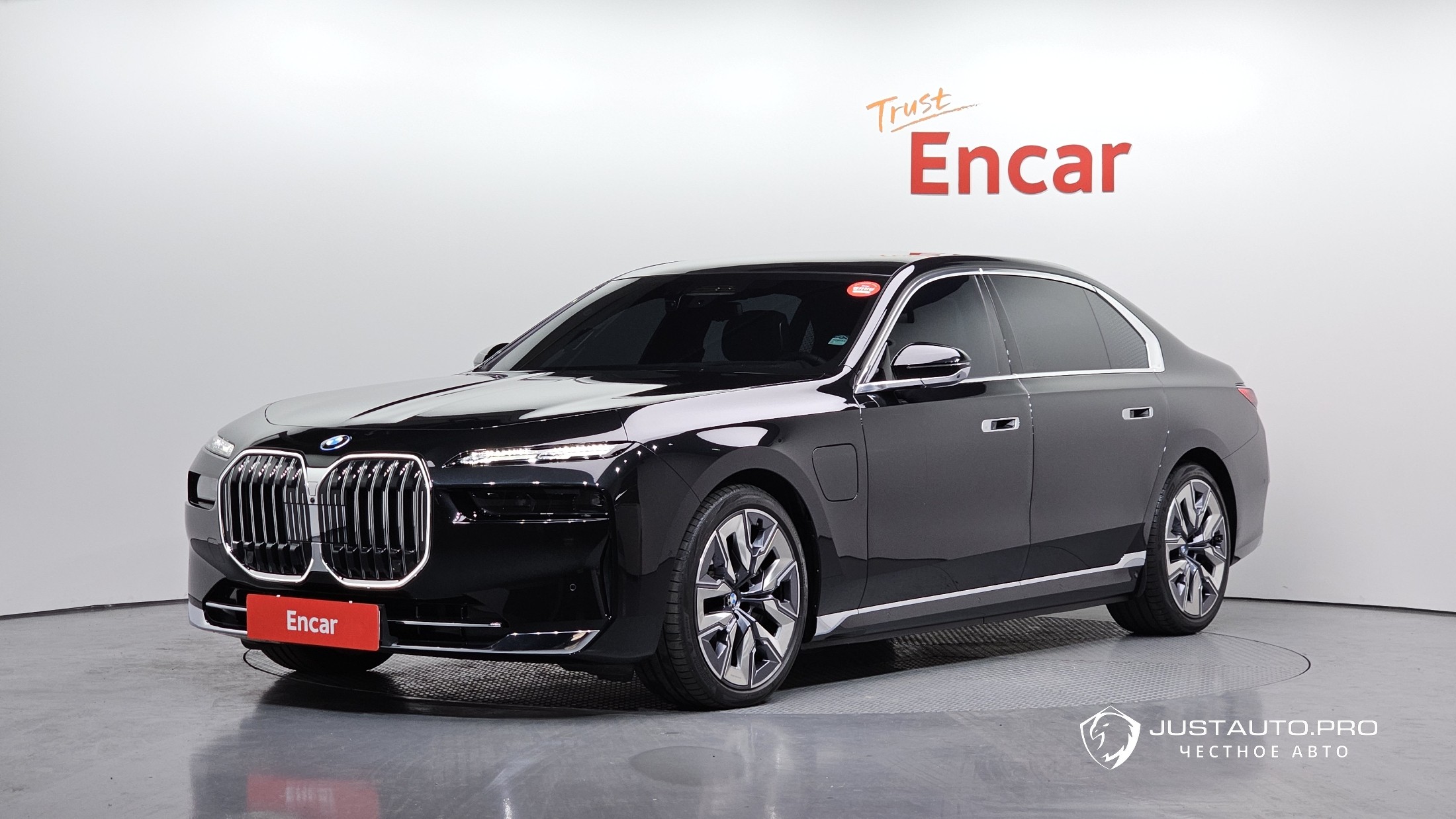Автомобиль BMW 7-Series