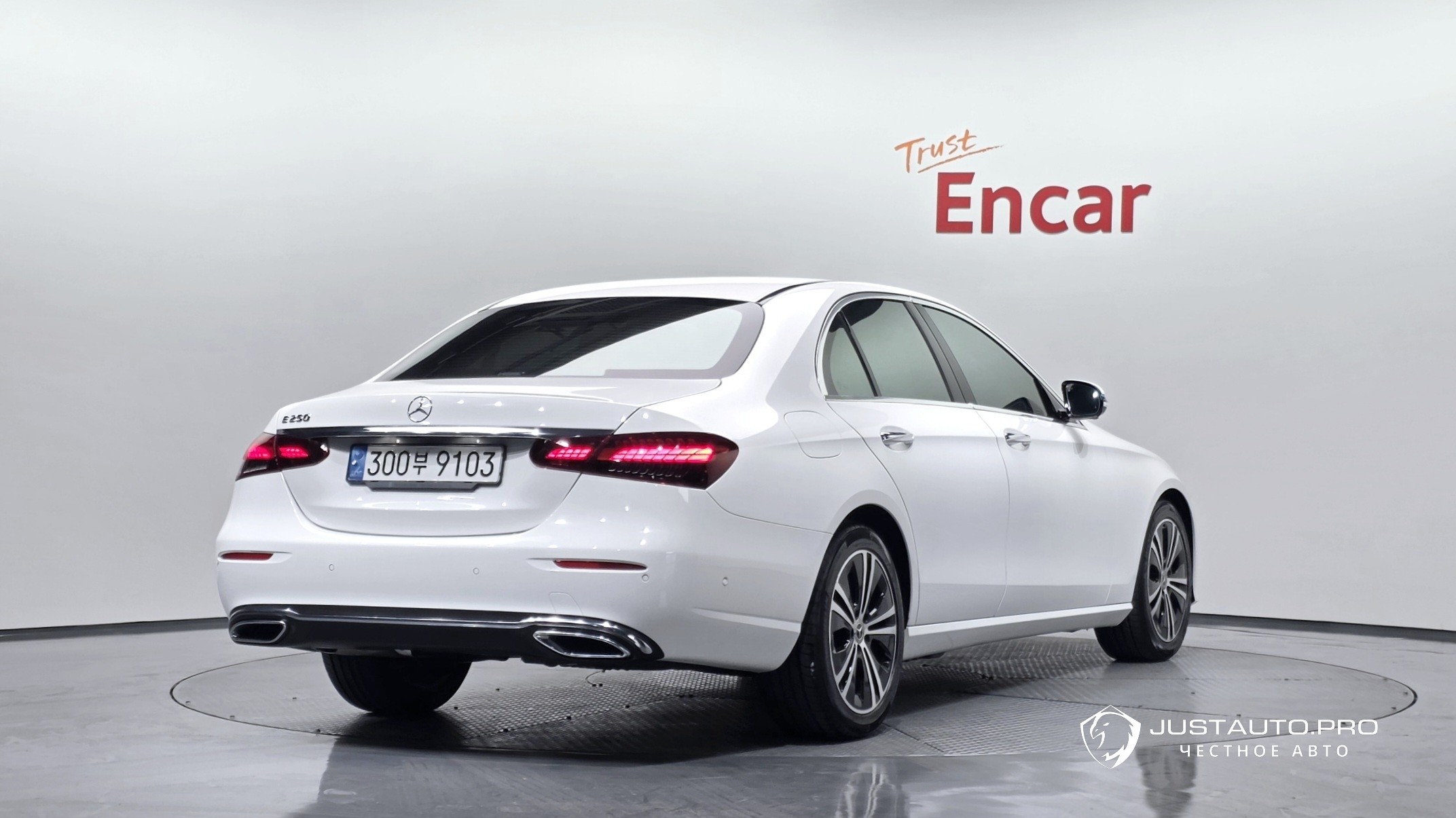 Автомобиль Mercedes-Benz E-Class