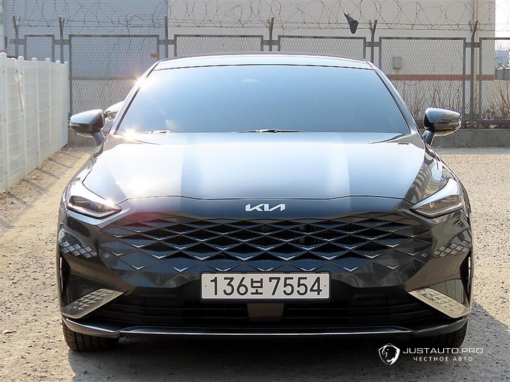 Автомобиль Kia K8