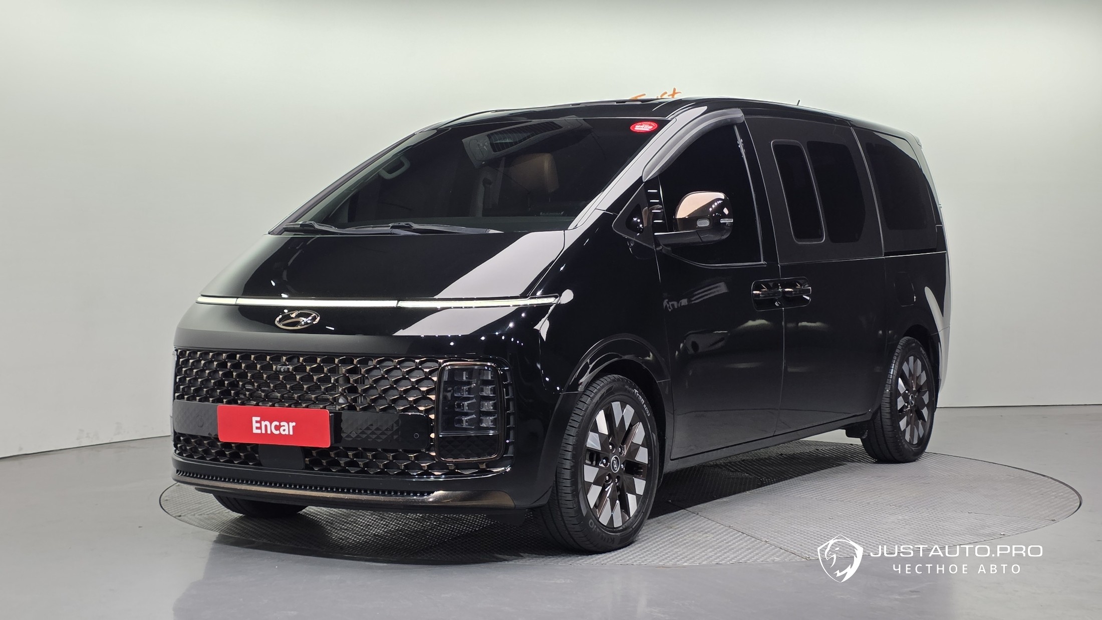Автомобиль Hyundai Staria