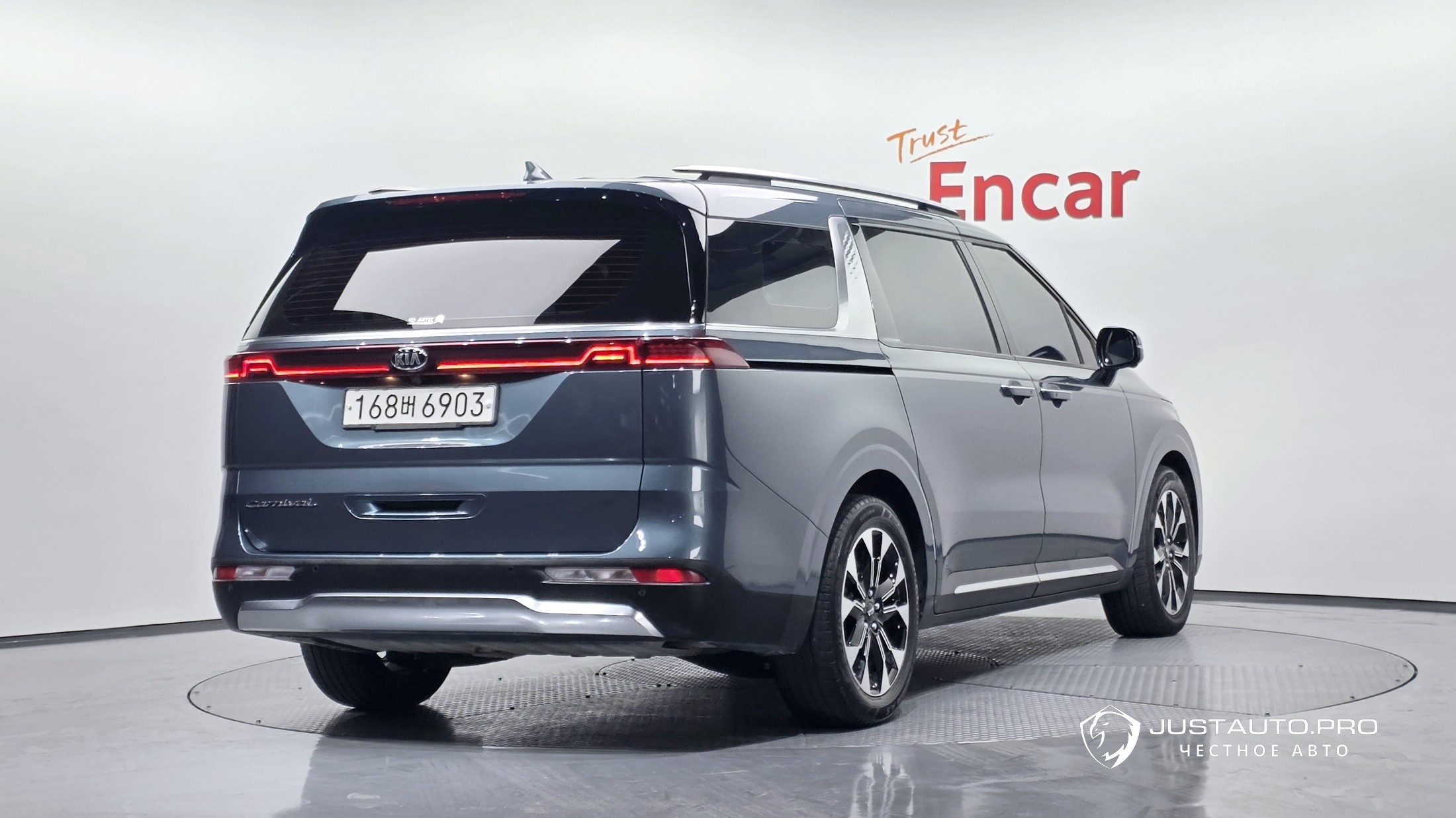 Автомобиль Kia Canival